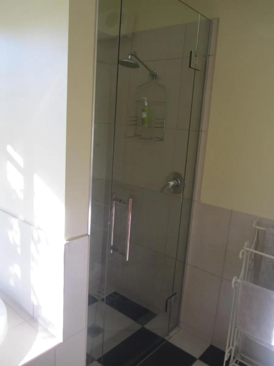 Shower in Magnolia Cottage