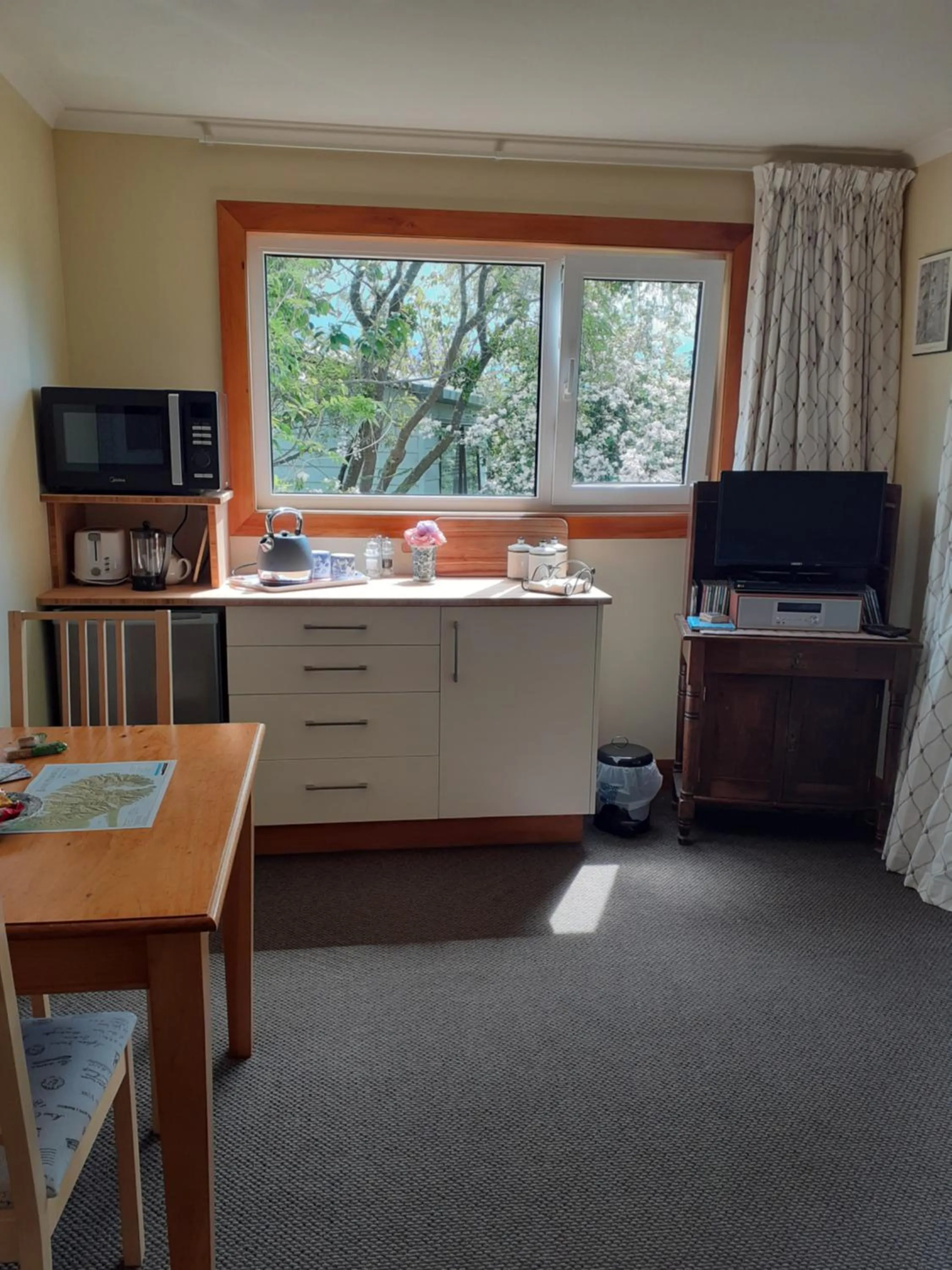 TV and multimedia in Magnolia Cottage