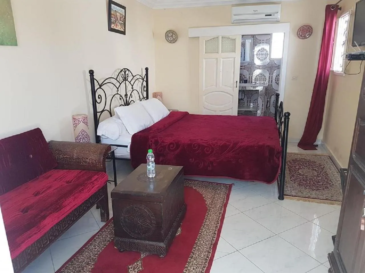 Photo of the whole room, Bed in Riad Marlinea