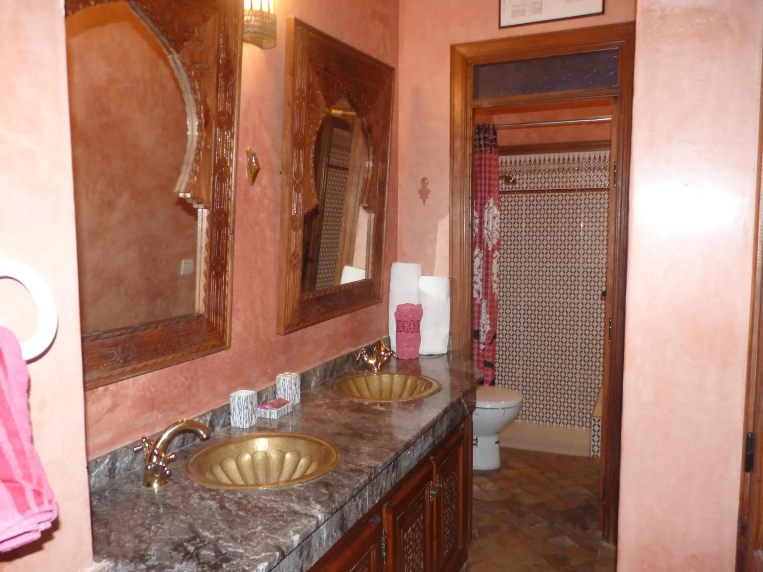 Toilet in Riad Marlinea