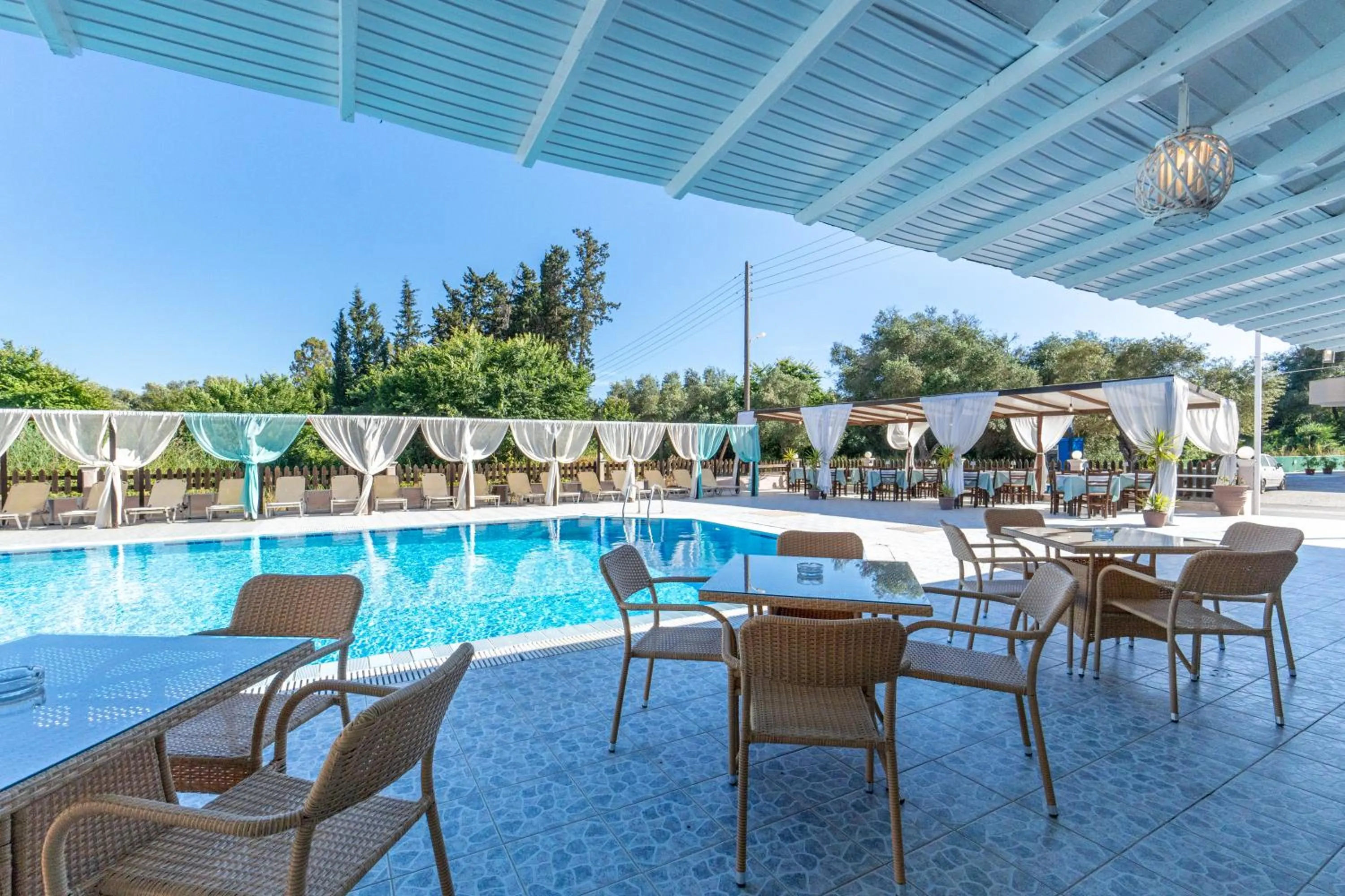 Day in Sandy Beach Complex - Poolside Studios & Seaside Apartments