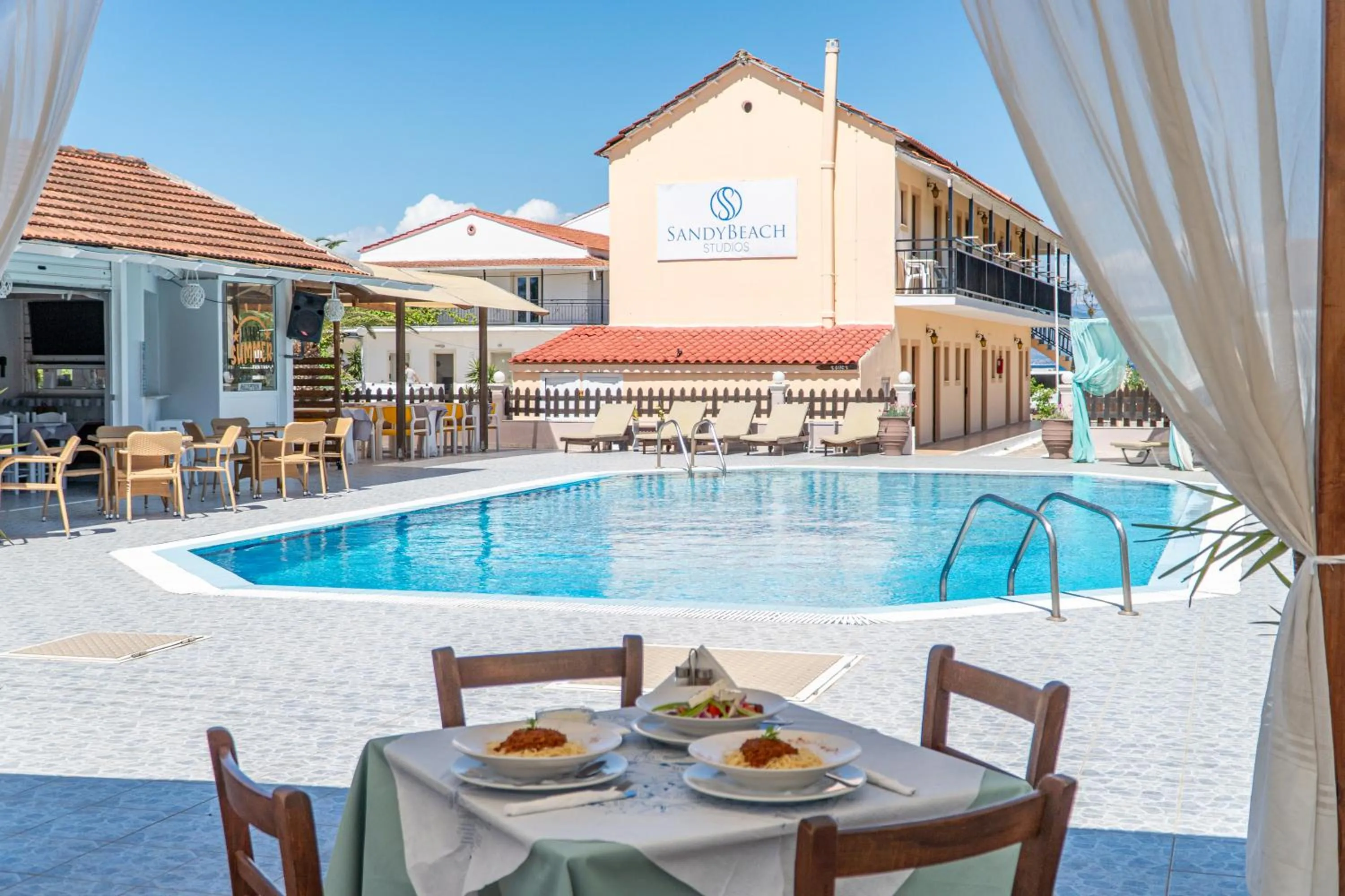 Sandy Beach Complex - Poolside Studios & Seaside Apartments