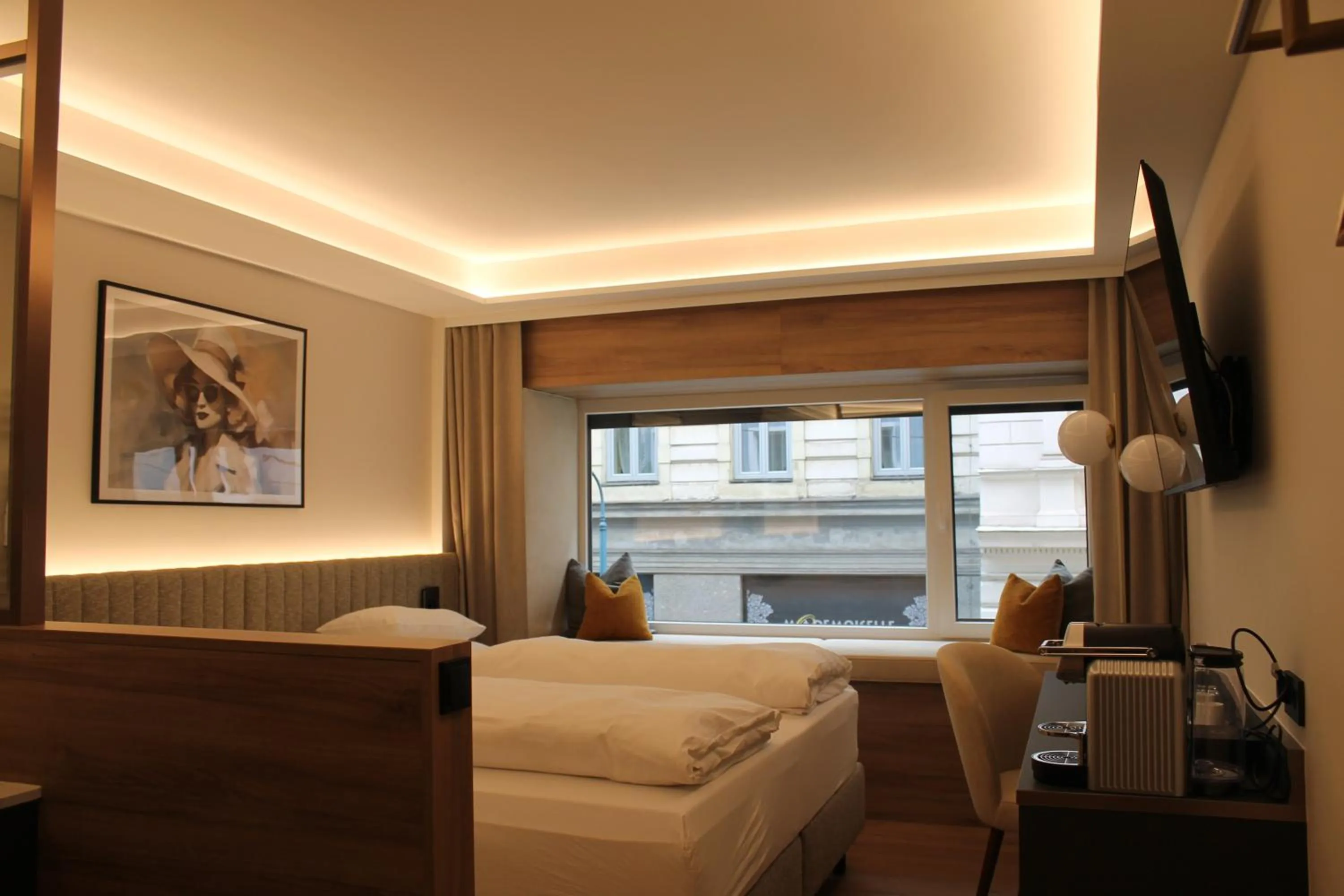 Photo of the whole room, Bed in Hotel Schwarzer Bär