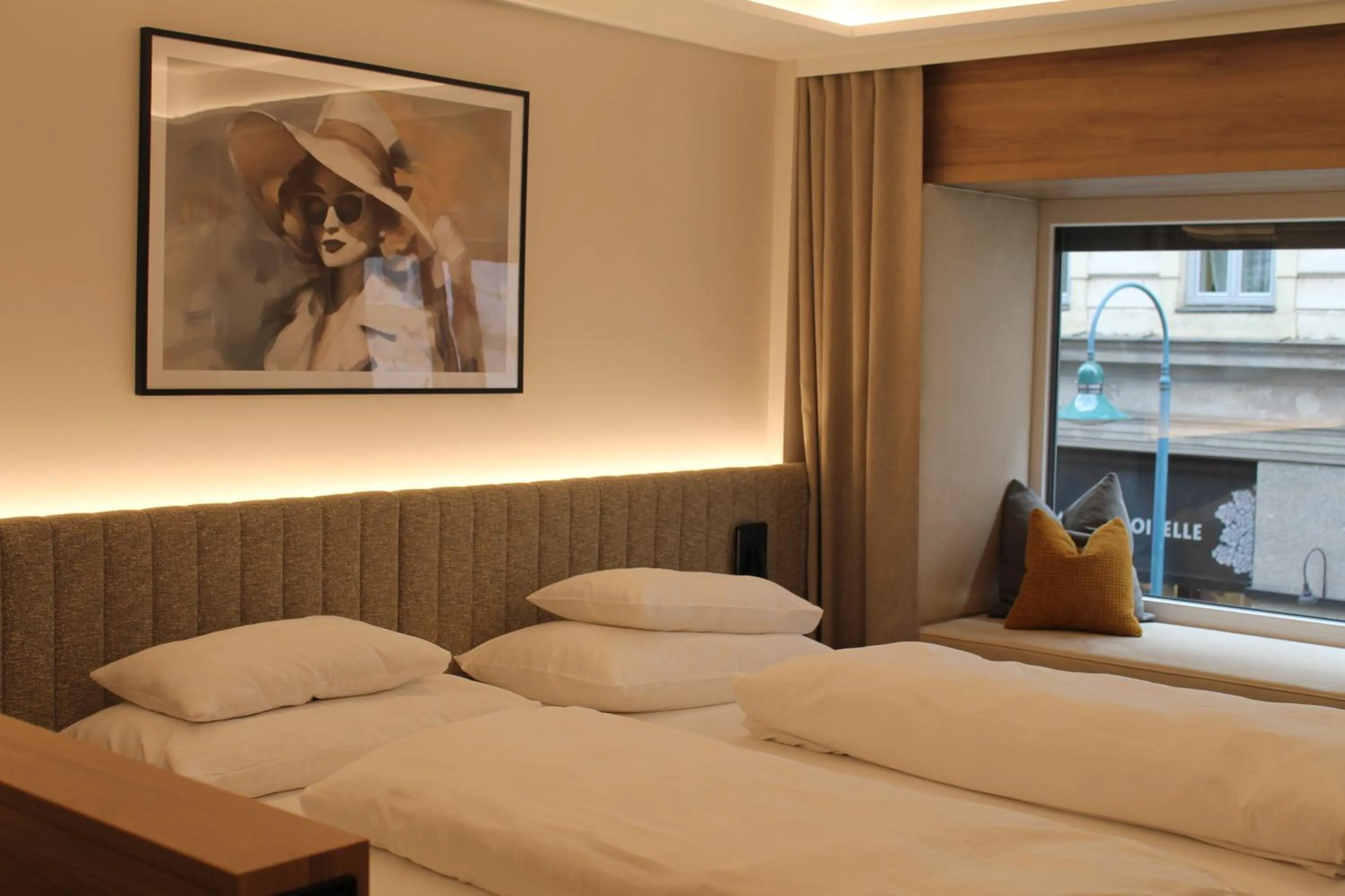 Photo of the whole room, Bed in Hotel Schwarzer Bär