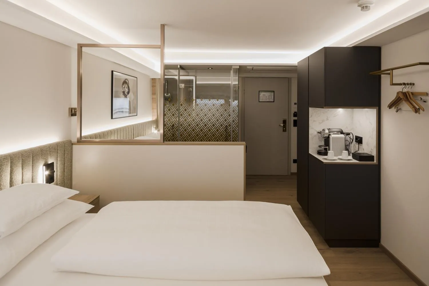 Bed in Hotel Schwarzer Bär