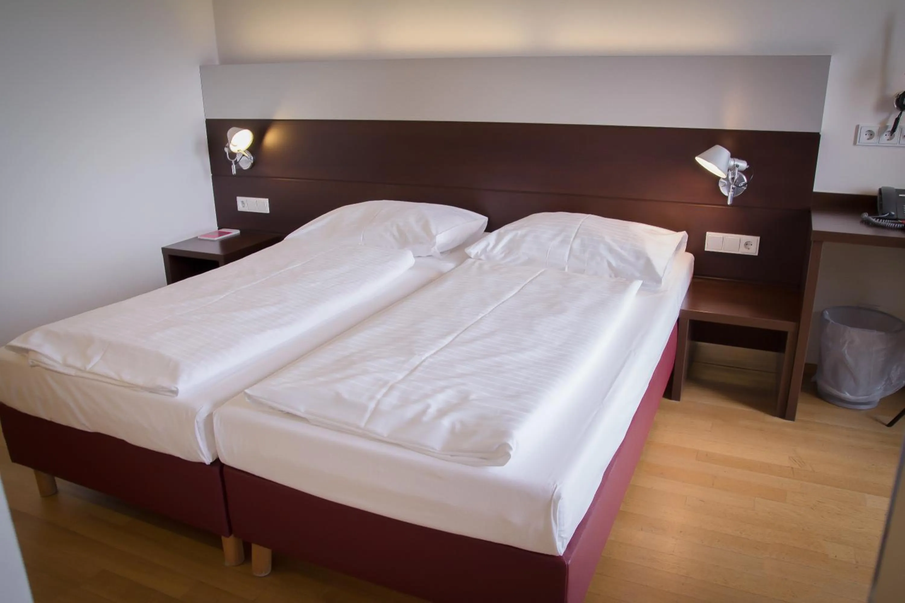 Bed in Hotel Schwarzer Bär