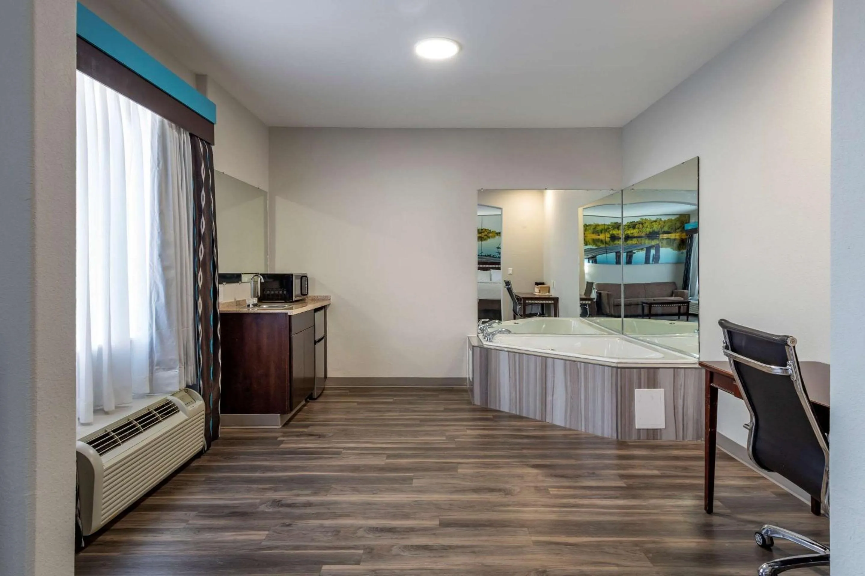 Bedroom in Clarion Pointe Sulphur - Lake Charles