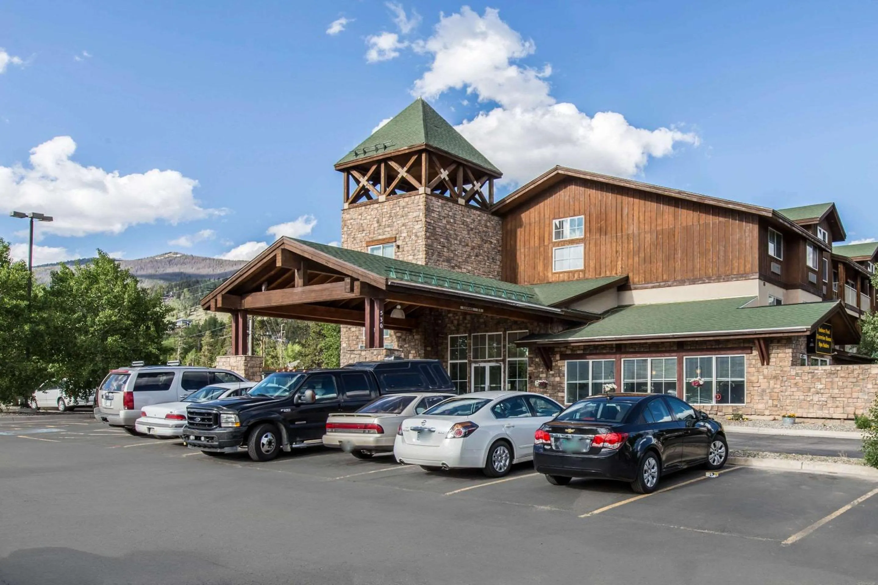 Property building in Quality Inn and Suites Silverthorne - Copper Mountain