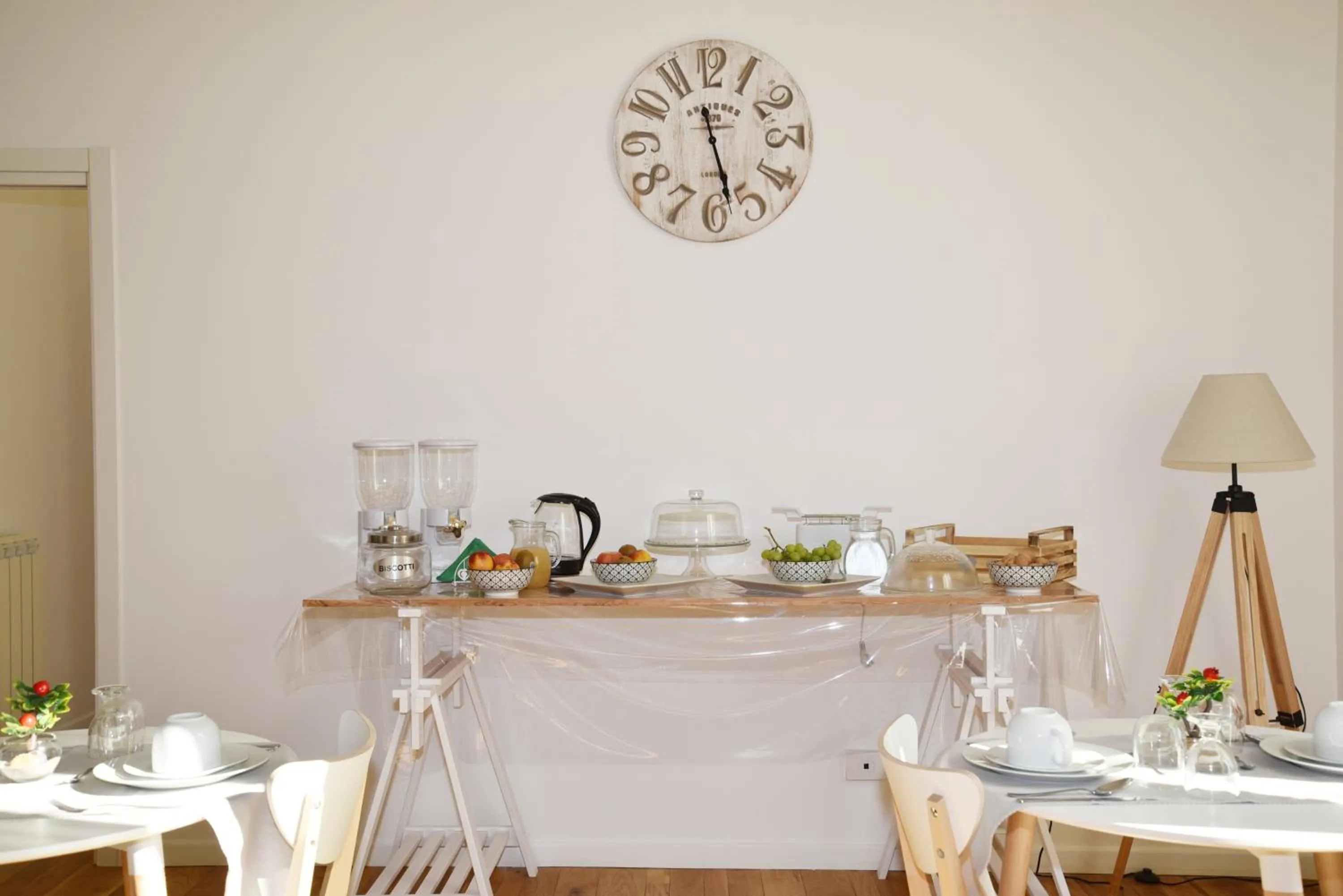 Food and drinks in 315 Via Roma Rooms centro