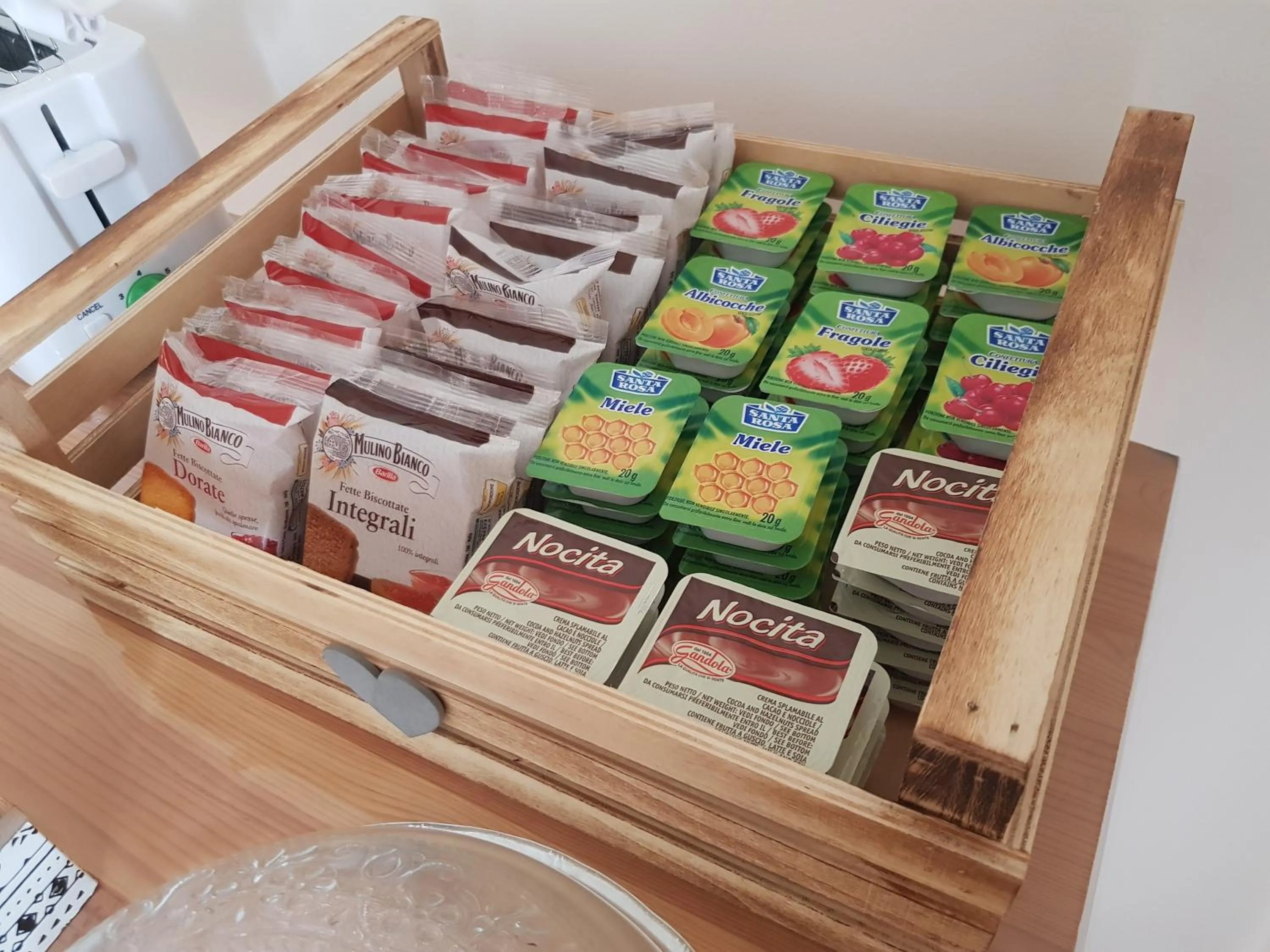 Food and drinks in 315 Via Roma Rooms centro