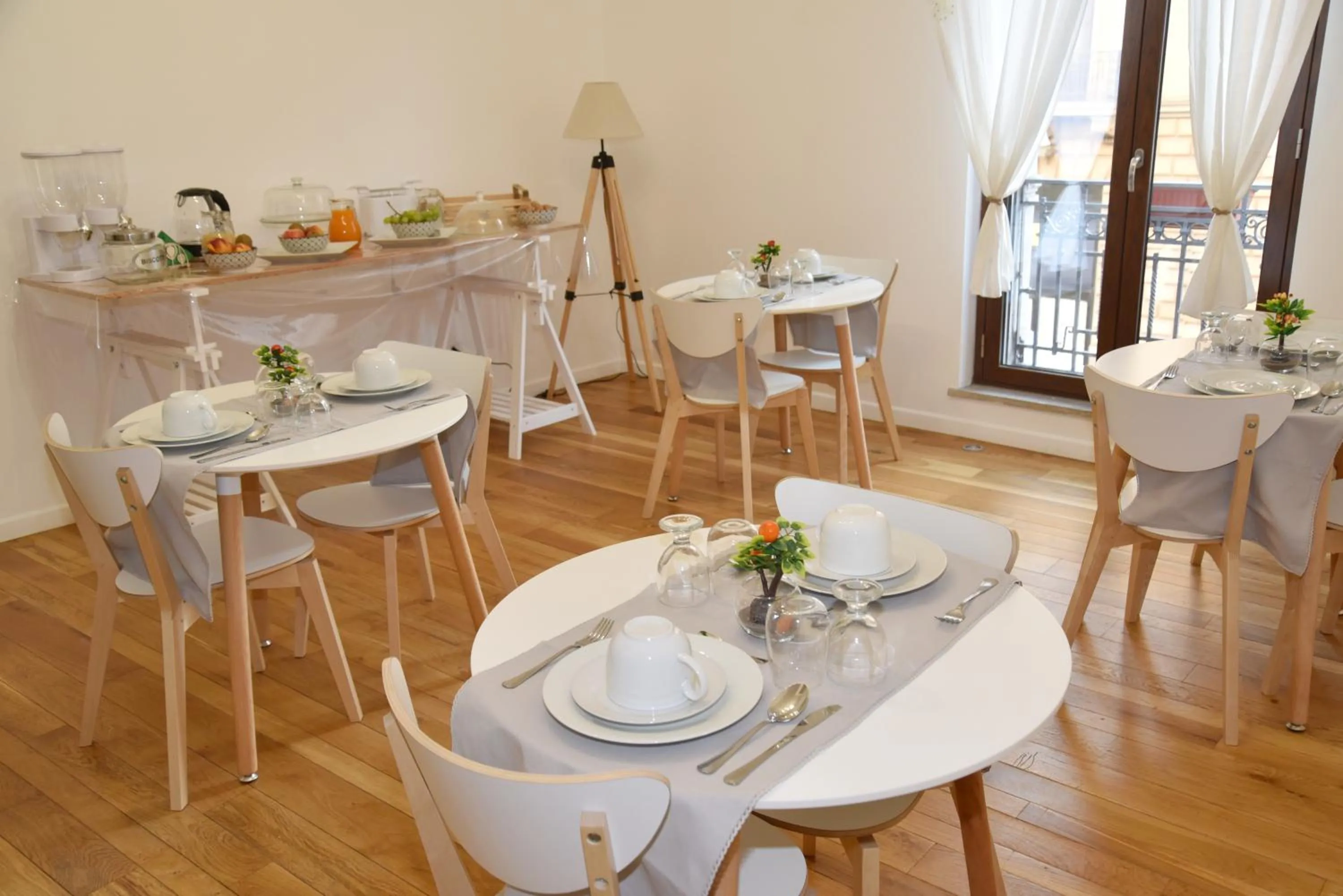 Food and drinks in 315 Via Roma Rooms centro