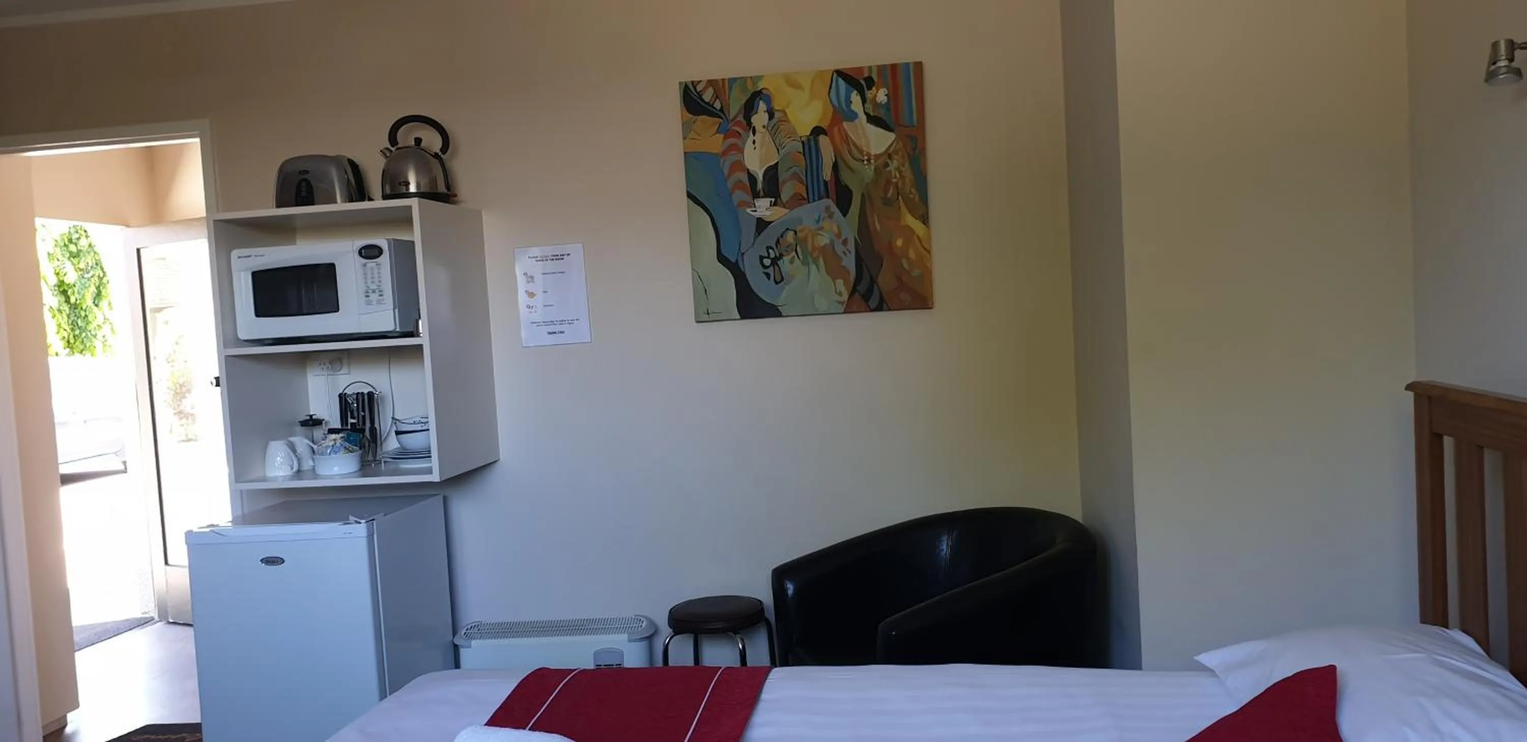 Bedroom, Bed in Commodore Motor Lodge