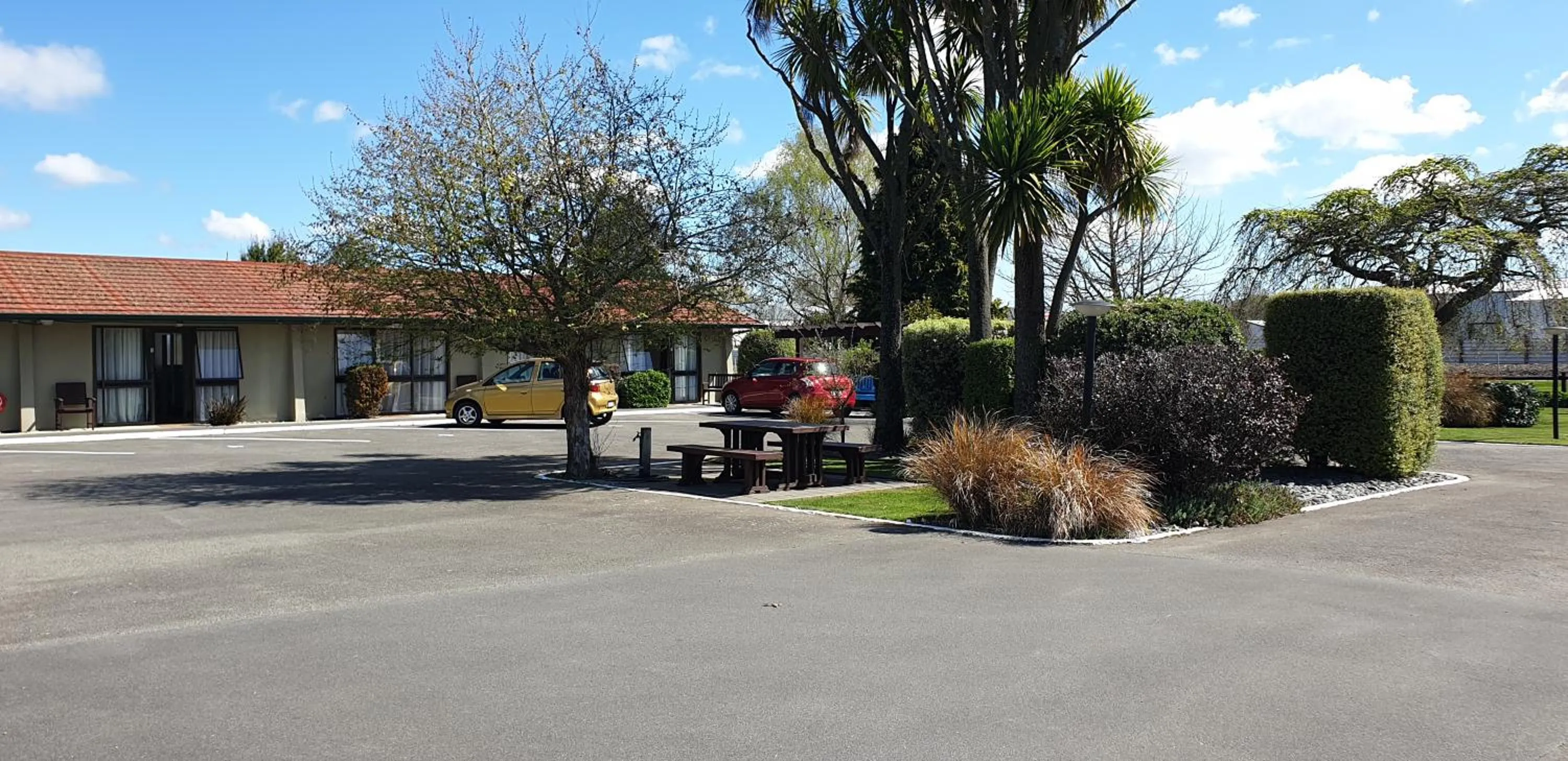 Garden in Commodore Motor Lodge