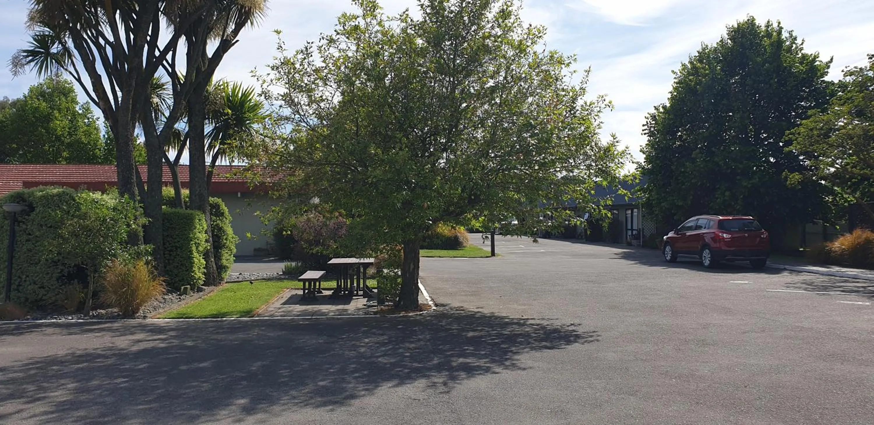 Garden in Commodore Motor Lodge