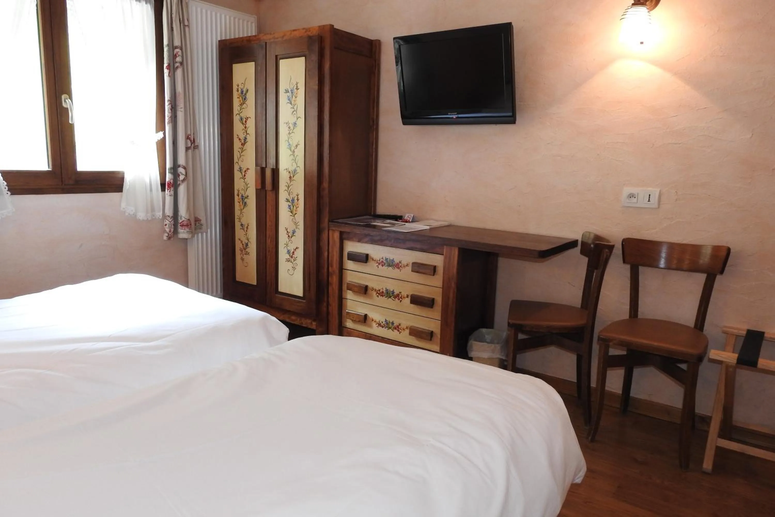 Photo of the whole room, Bed in Hôtel Belalp