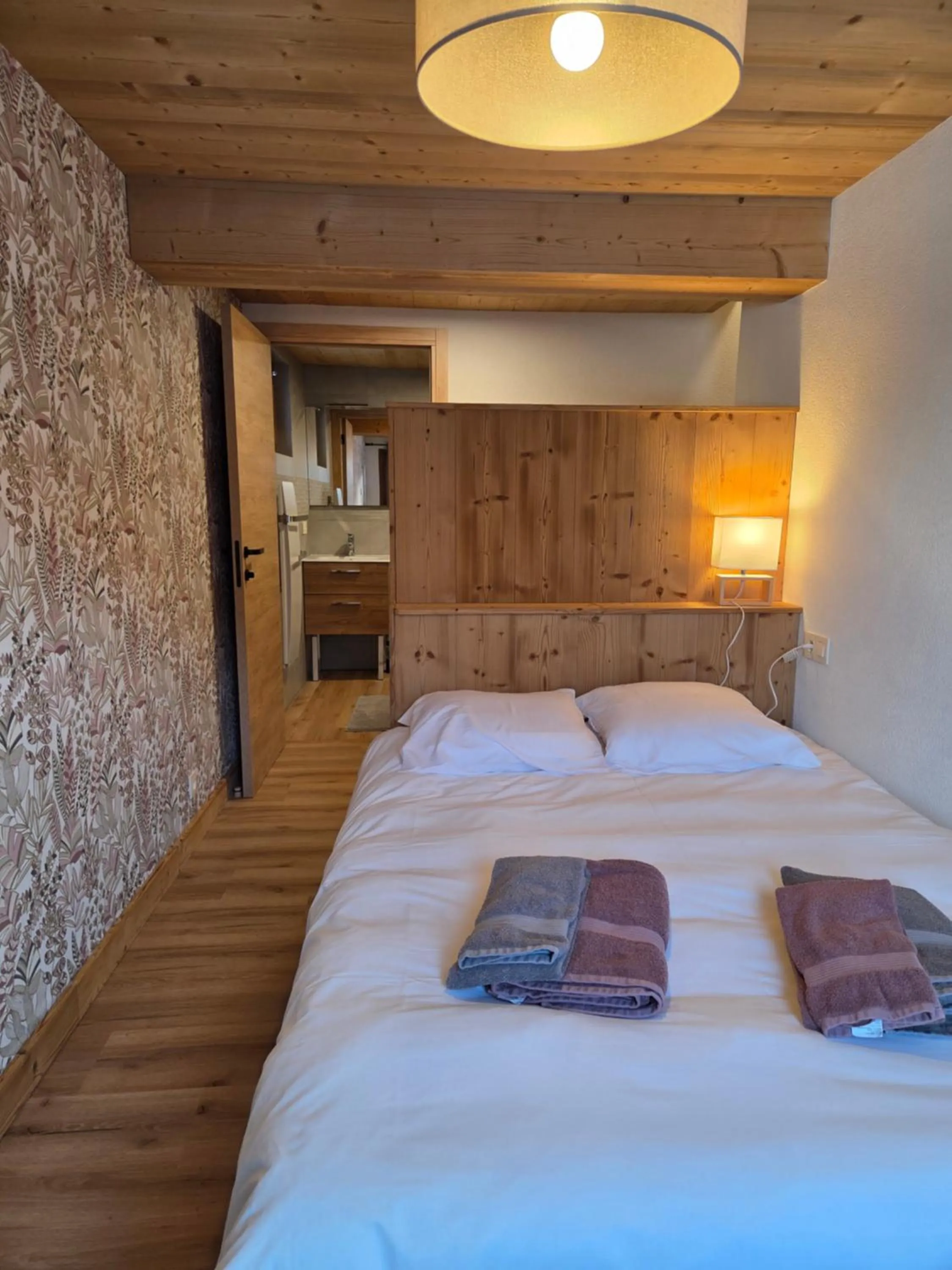 Bedroom, Bed in Hôtel Belalp
