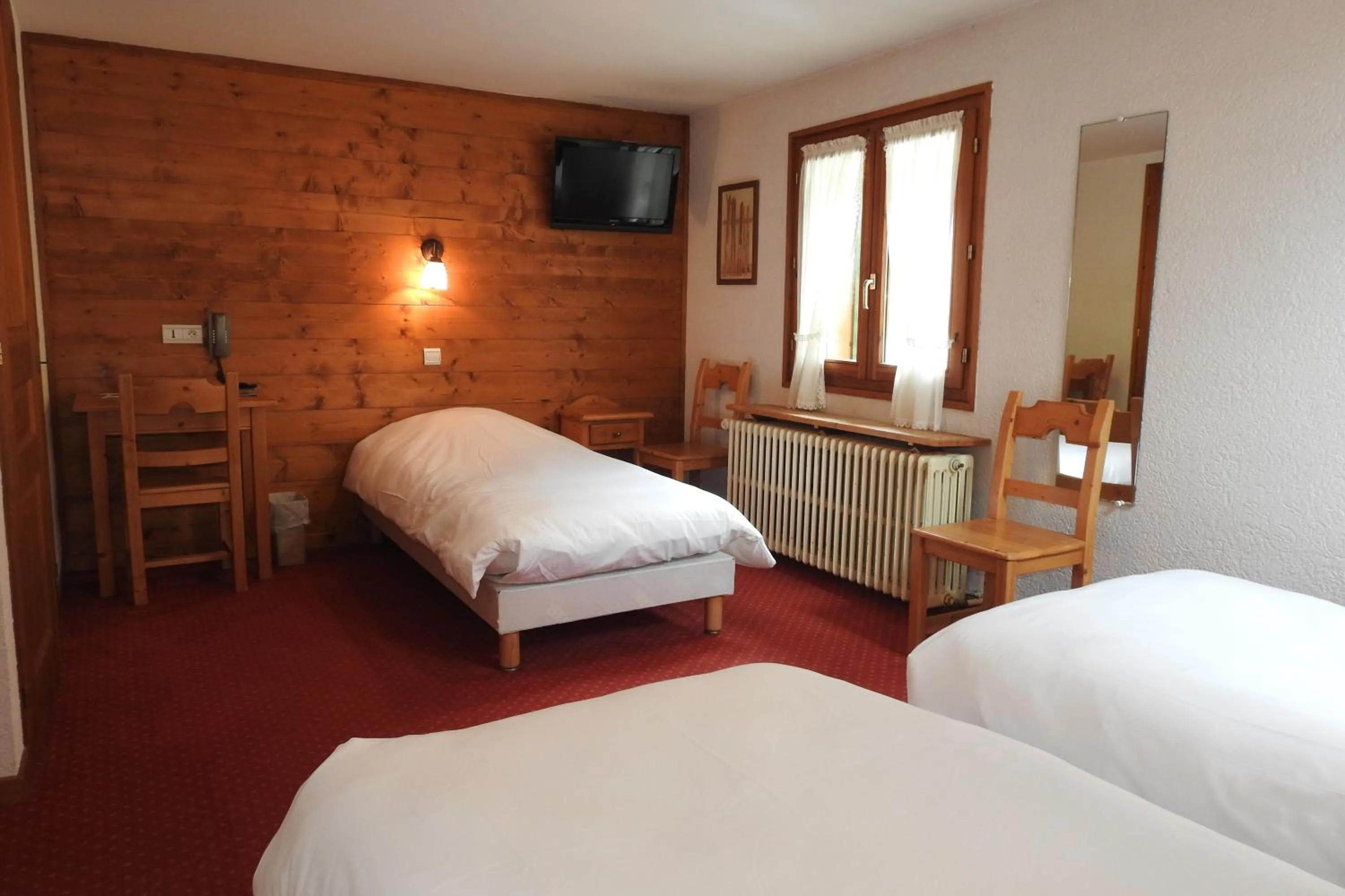 Photo of the whole room, Bed in Hôtel Belalp