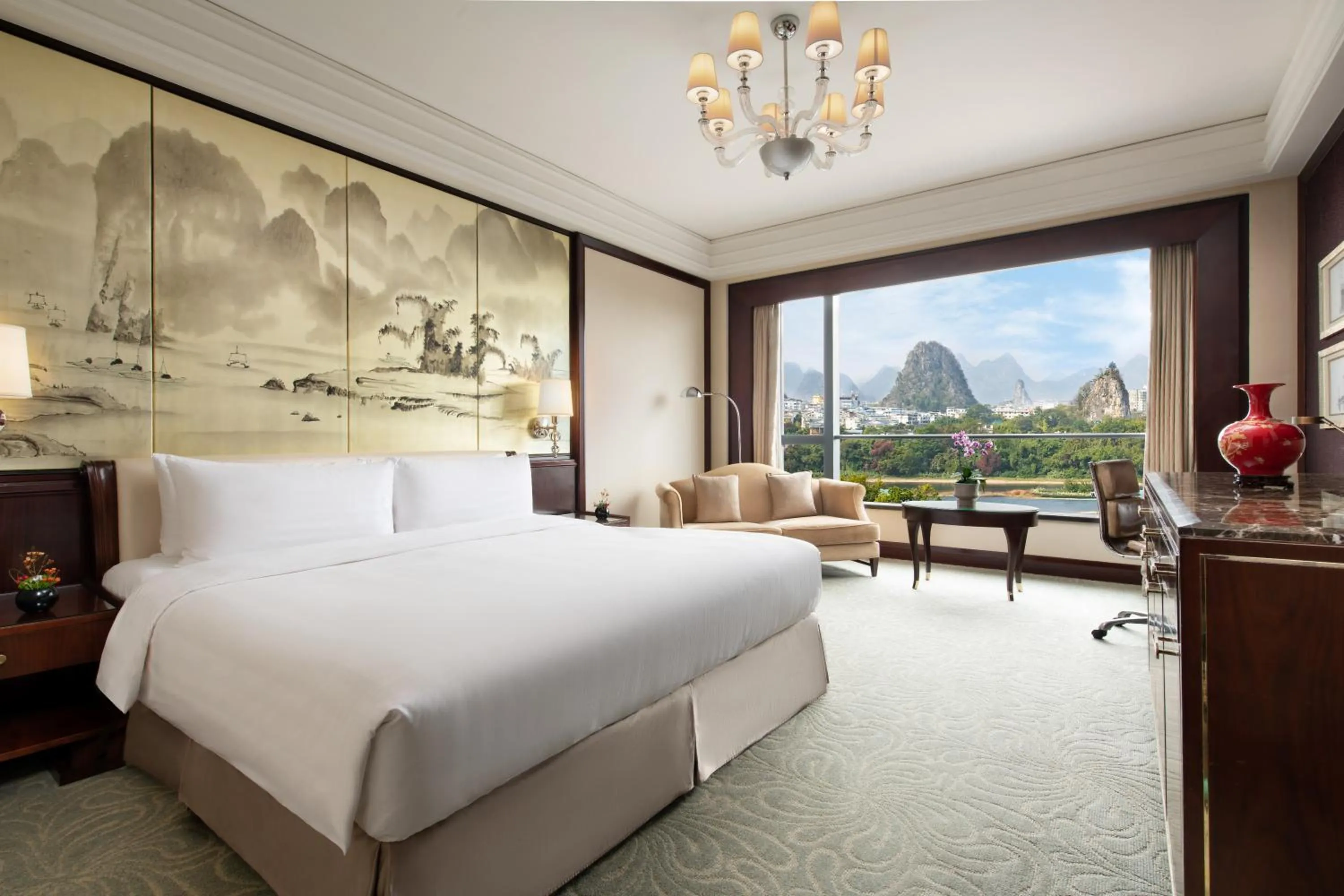Photo of the whole room, Bed in Shangri-La Guilin
