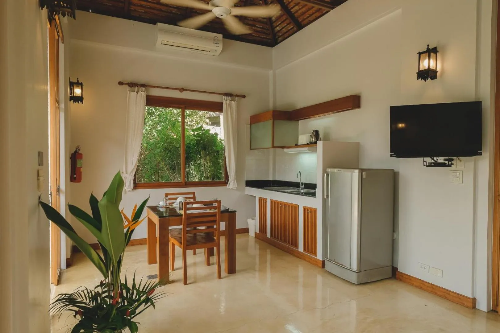 TV and multimedia in Bor Saen Pool Villa