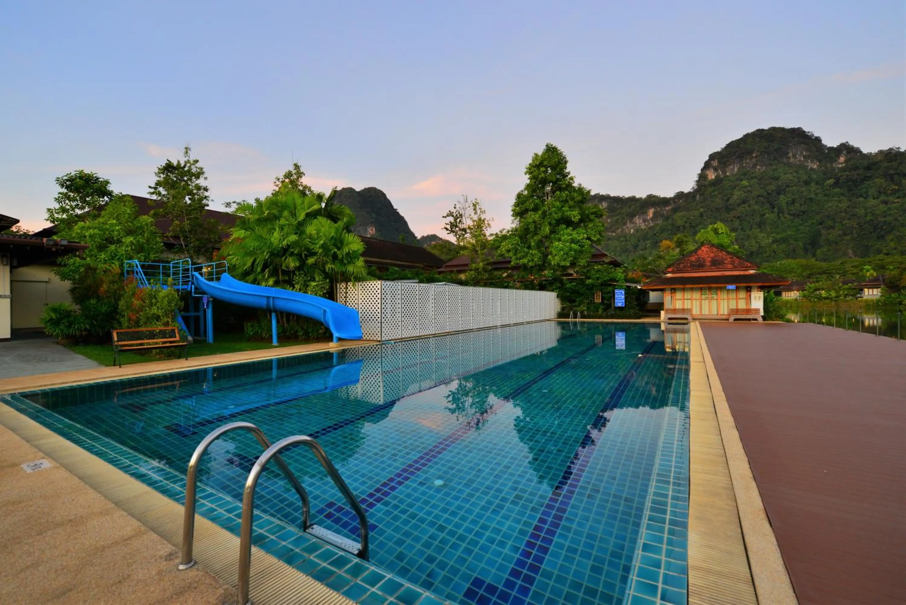 Swimming pool in Bor Saen Pool Villa