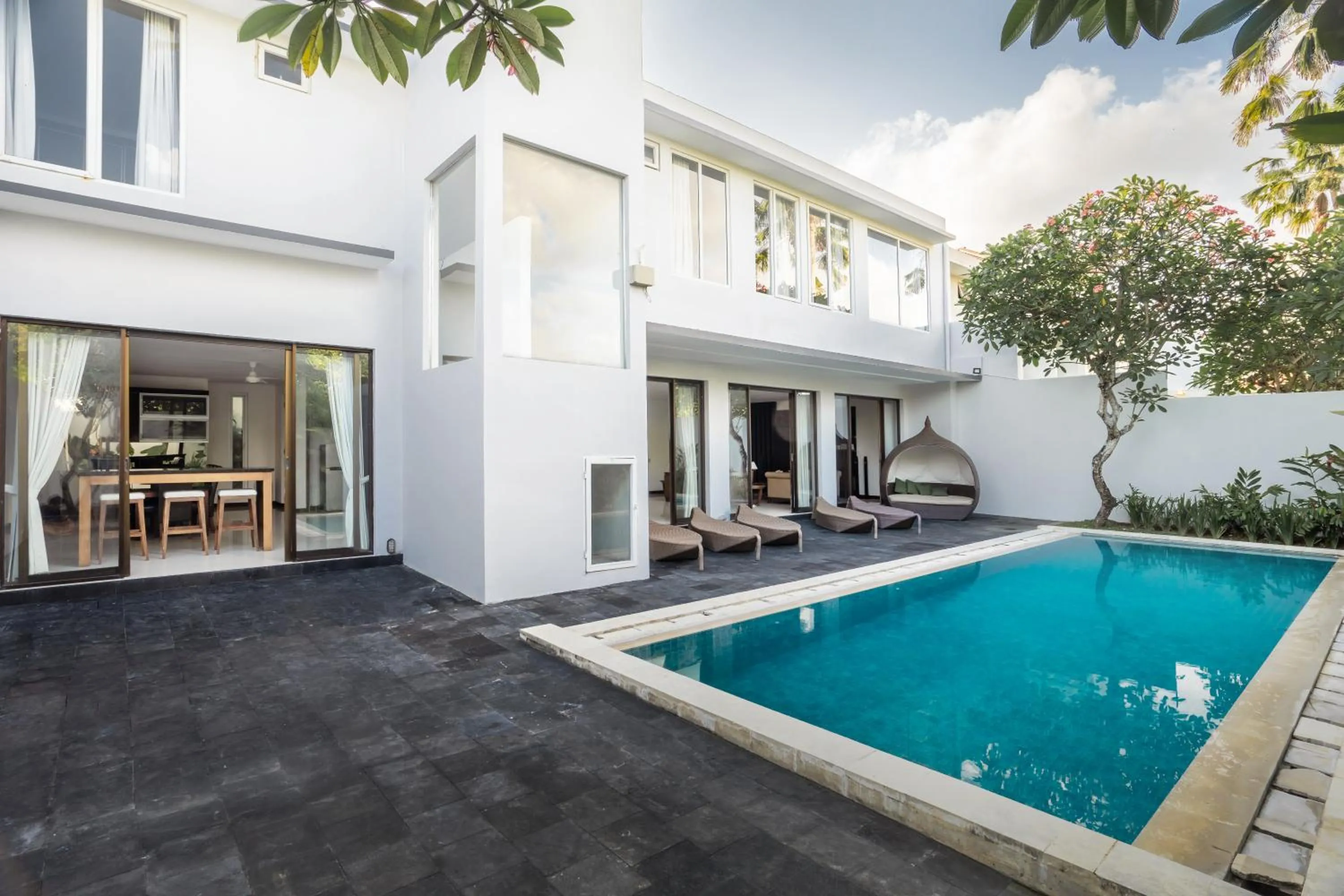 Property building in Danoya Private Luxury Residences