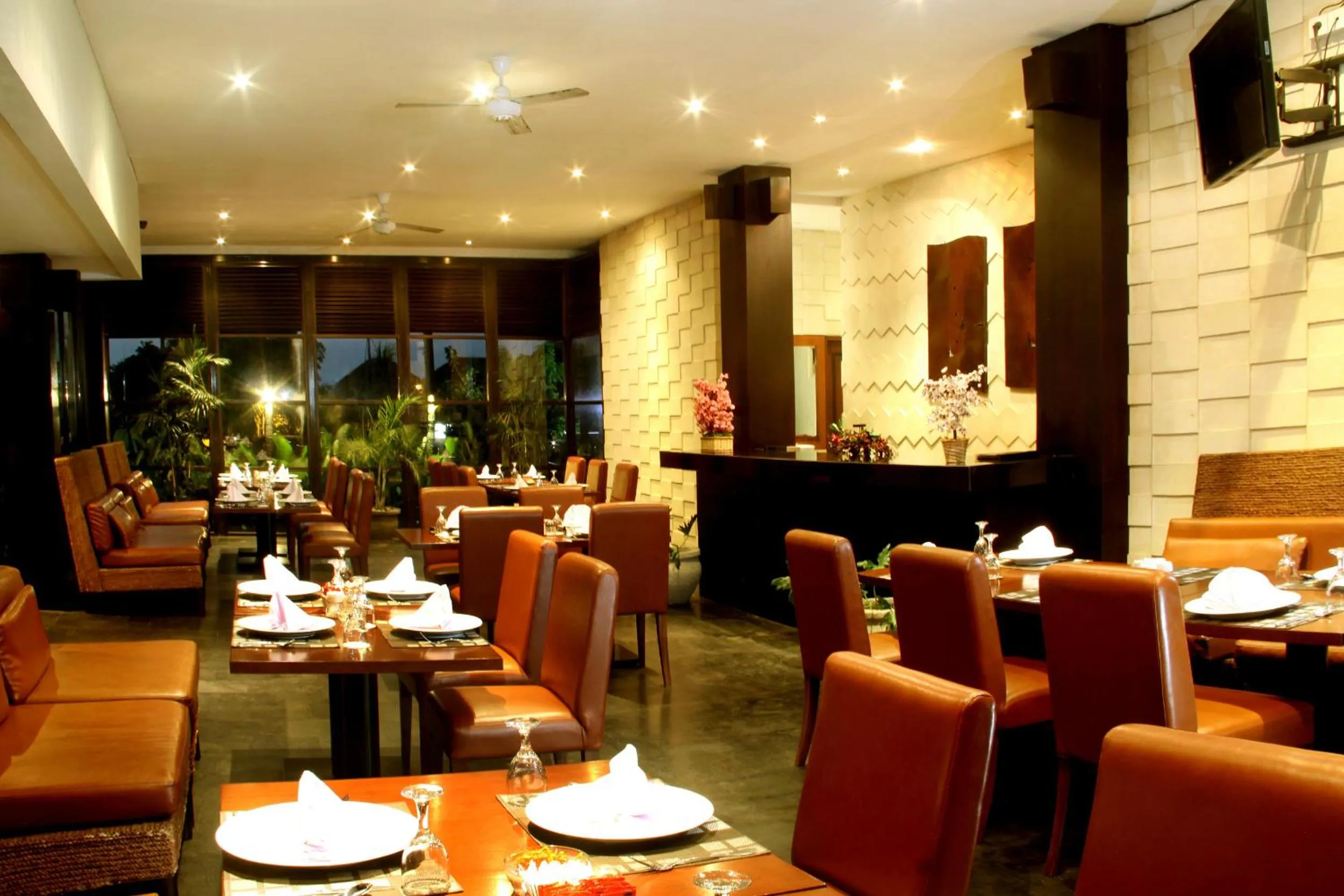 Restaurant/places to eat in Danoya Private Luxury Residences