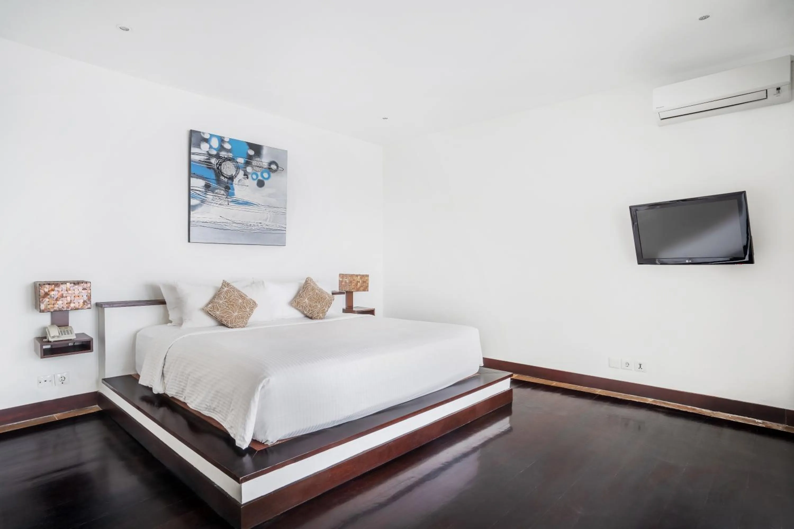 Bed in Danoya Private Luxury Residences