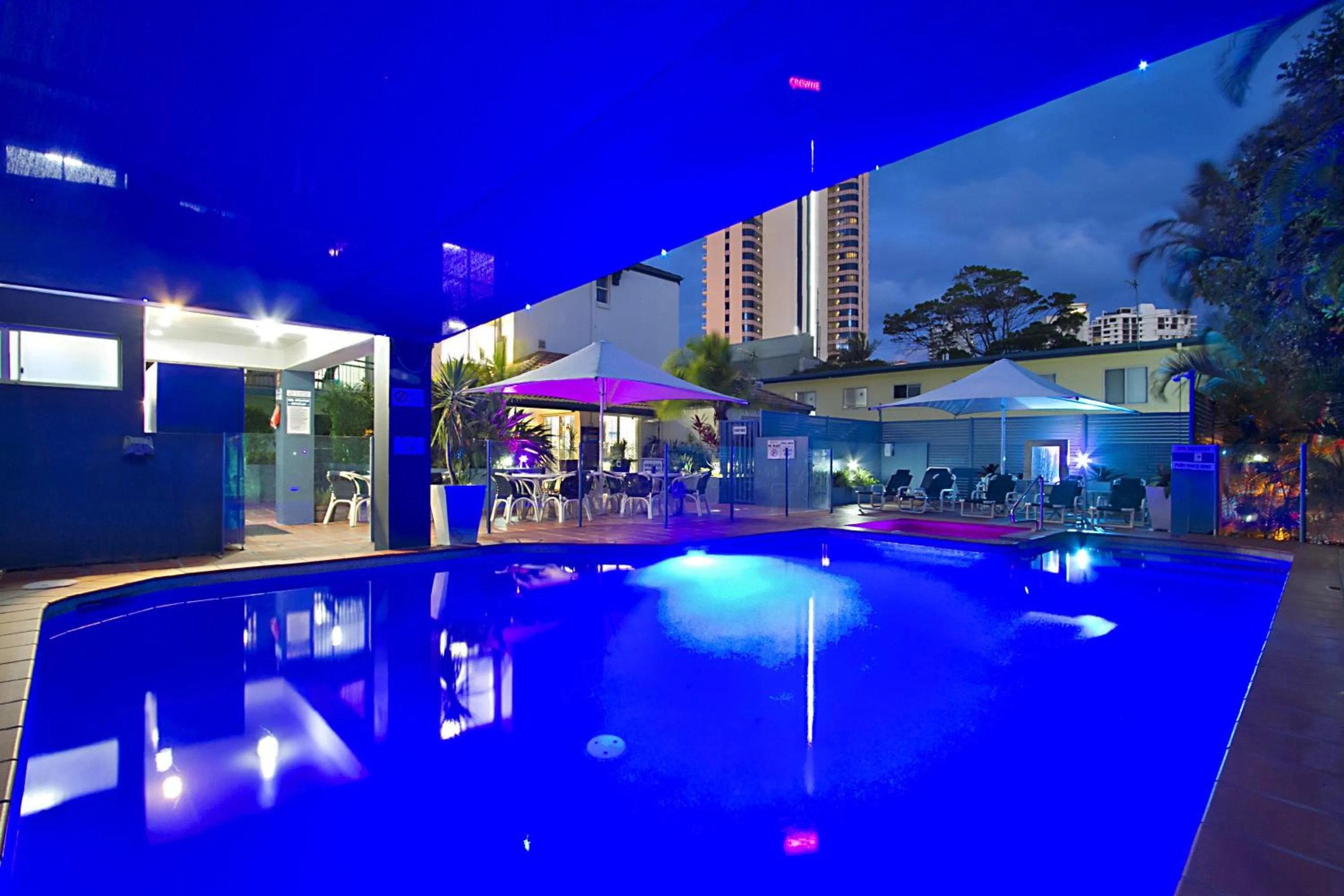 Swimming pool in Santana Resort Surfers Paradise