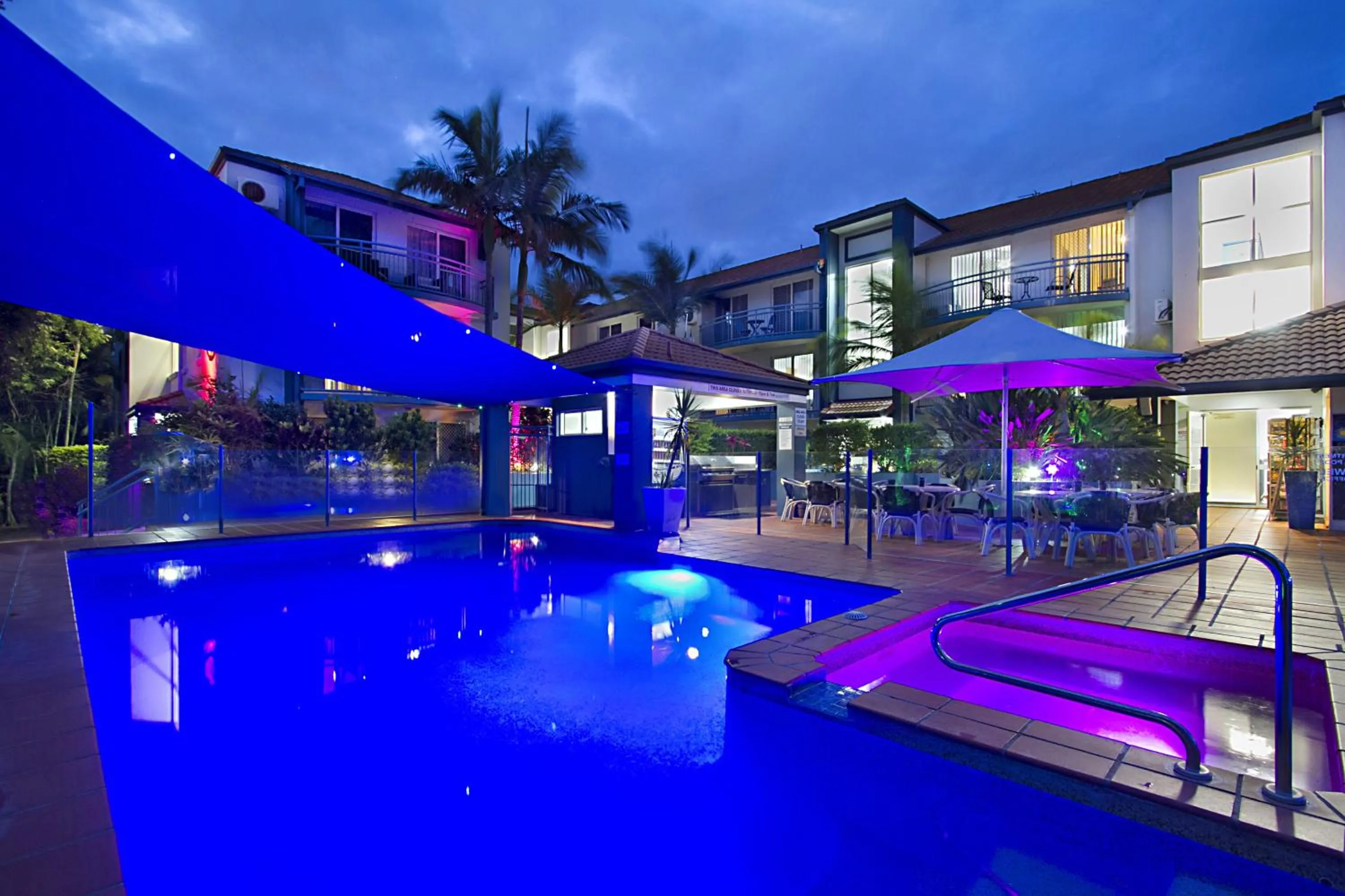 Swimming pool in Santana Resort Surfers Paradise
