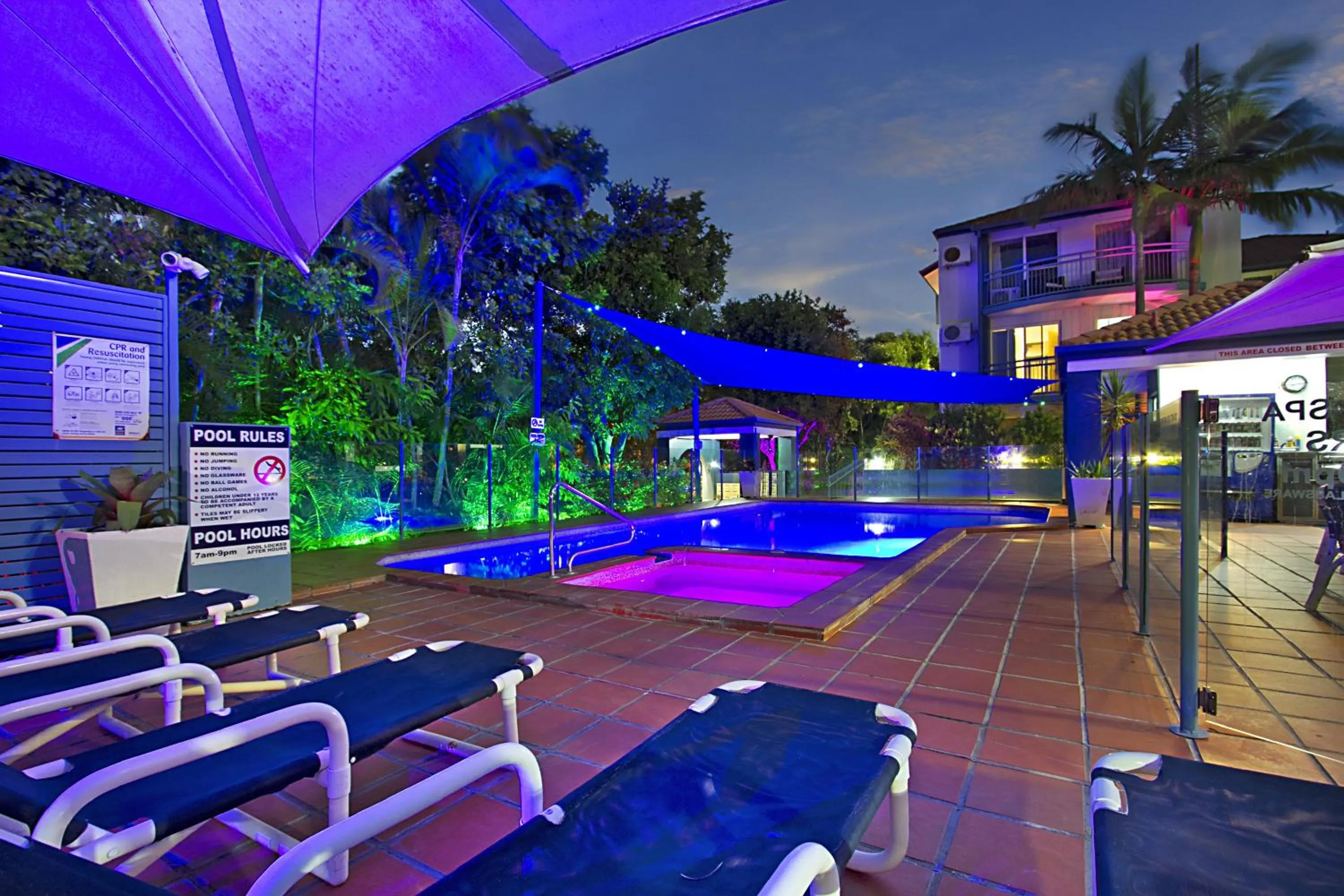 Swimming pool in Santana Resort Surfers Paradise