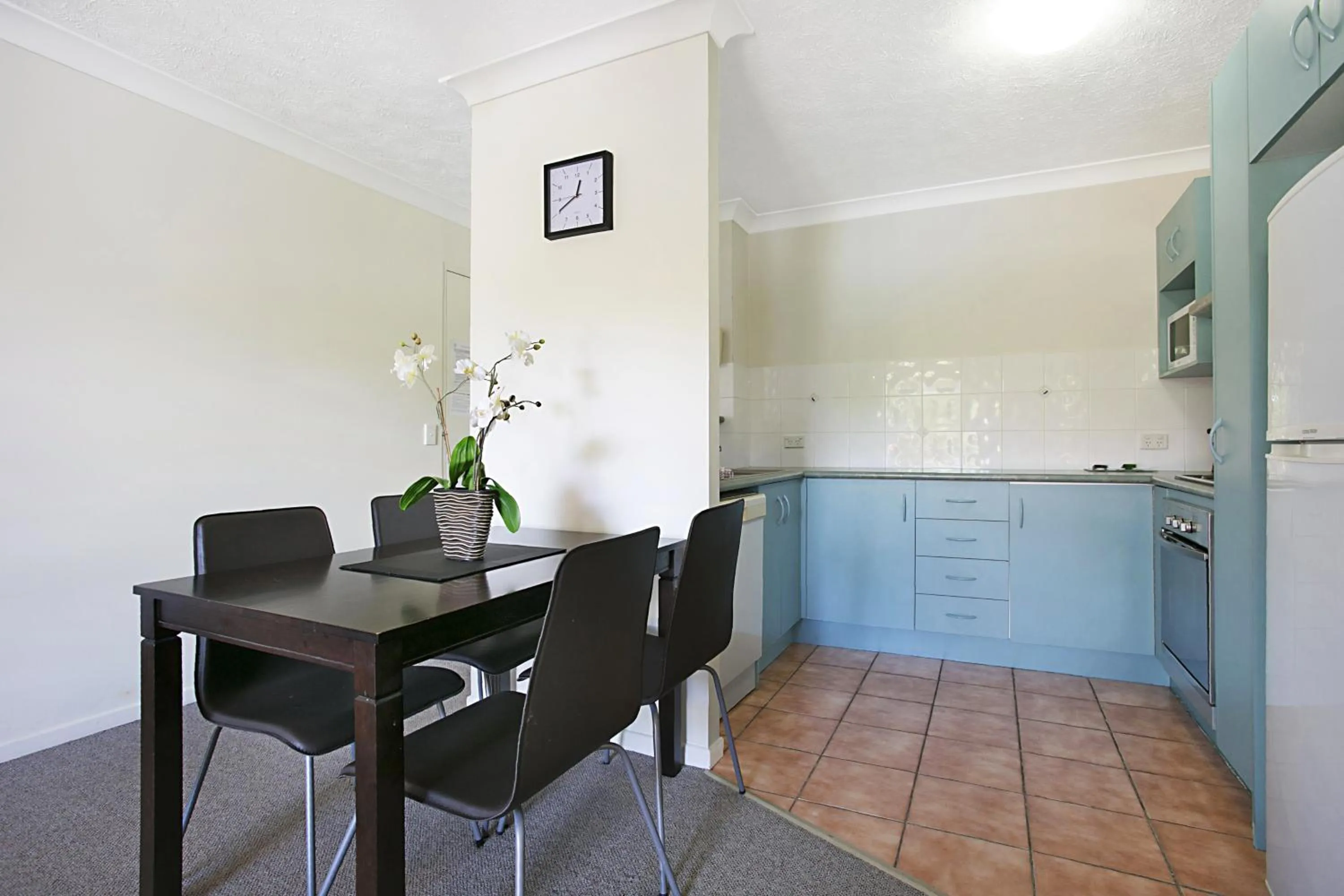 Dining area in Santana Resort Surfers Paradise