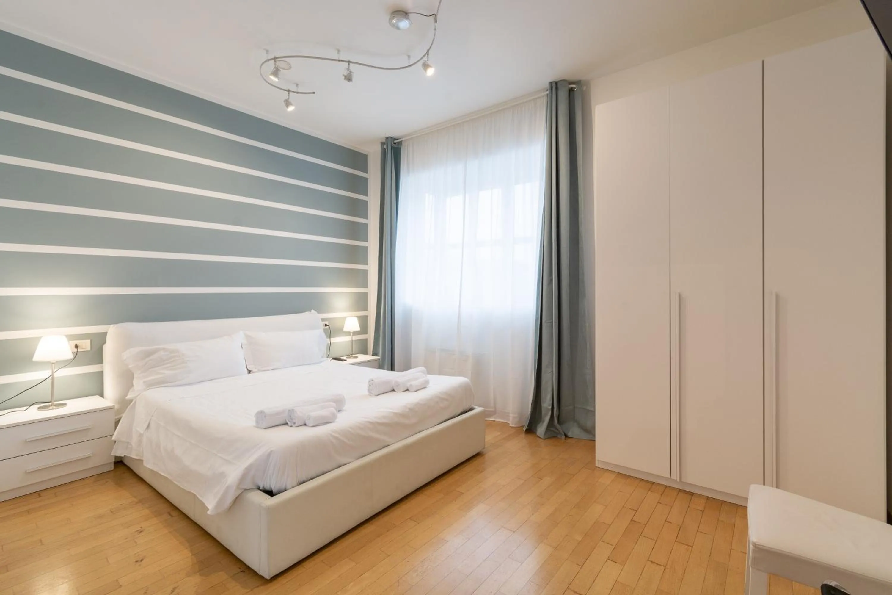 Bed in 4 Star Family & Friends Apt - Self Check-in