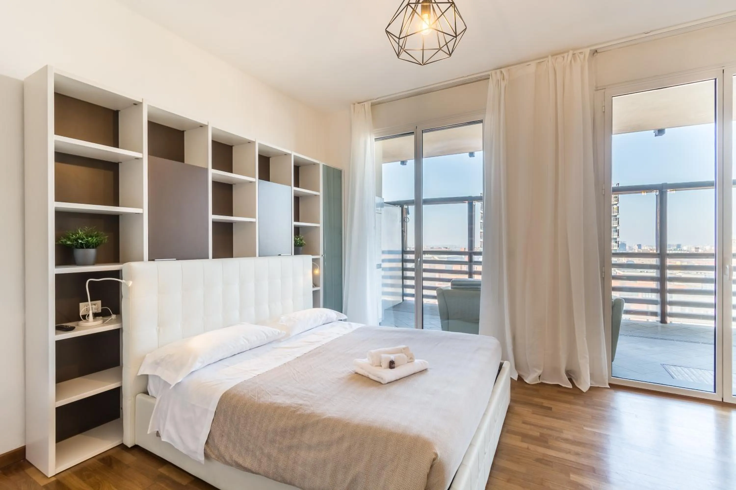 Bed in 4 Star Family & Friends Apt - Self Check-in