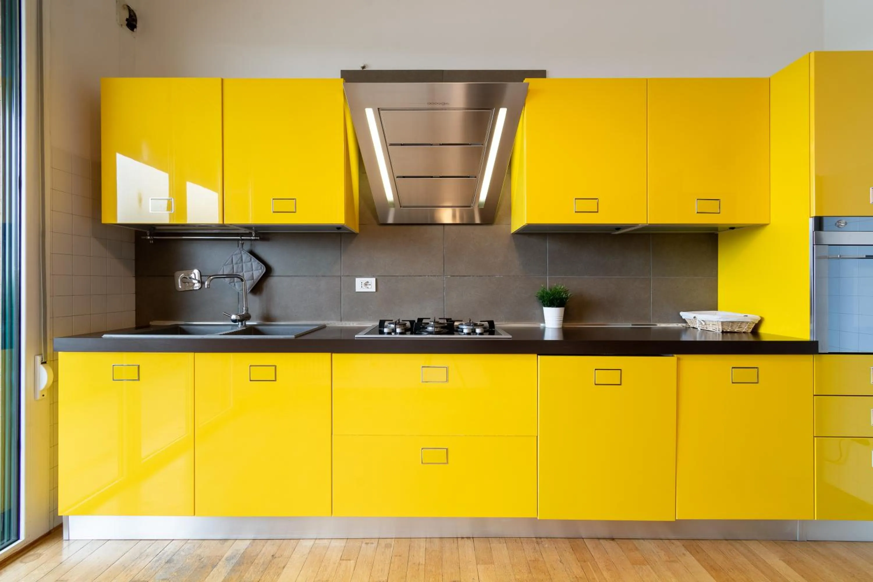 Kitchen or kitchenette in 4 Star Family & Friends Apt - Self Check-in