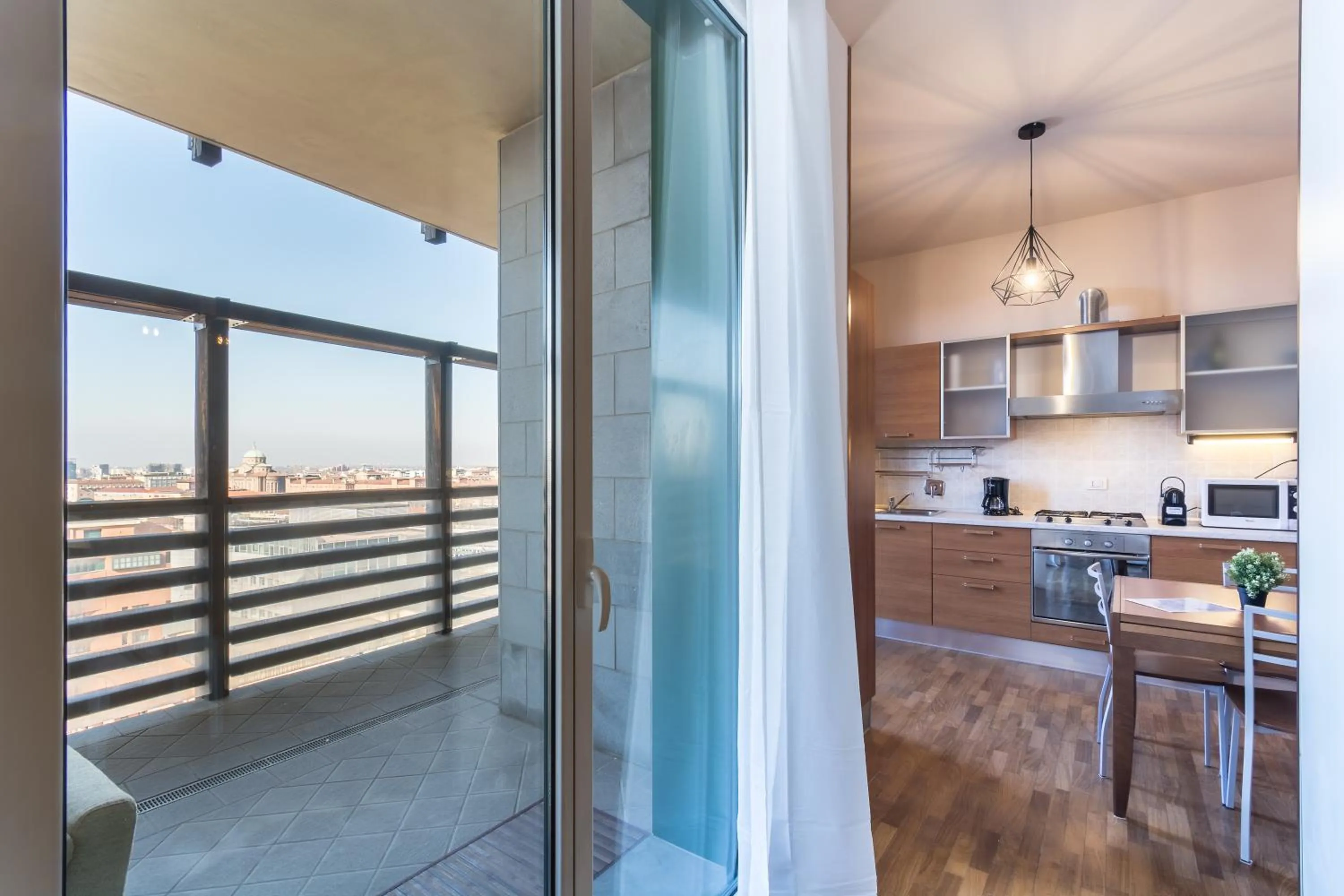 Balcony/Terrace in 4 Star Family & Friends Apt - Self Check-in