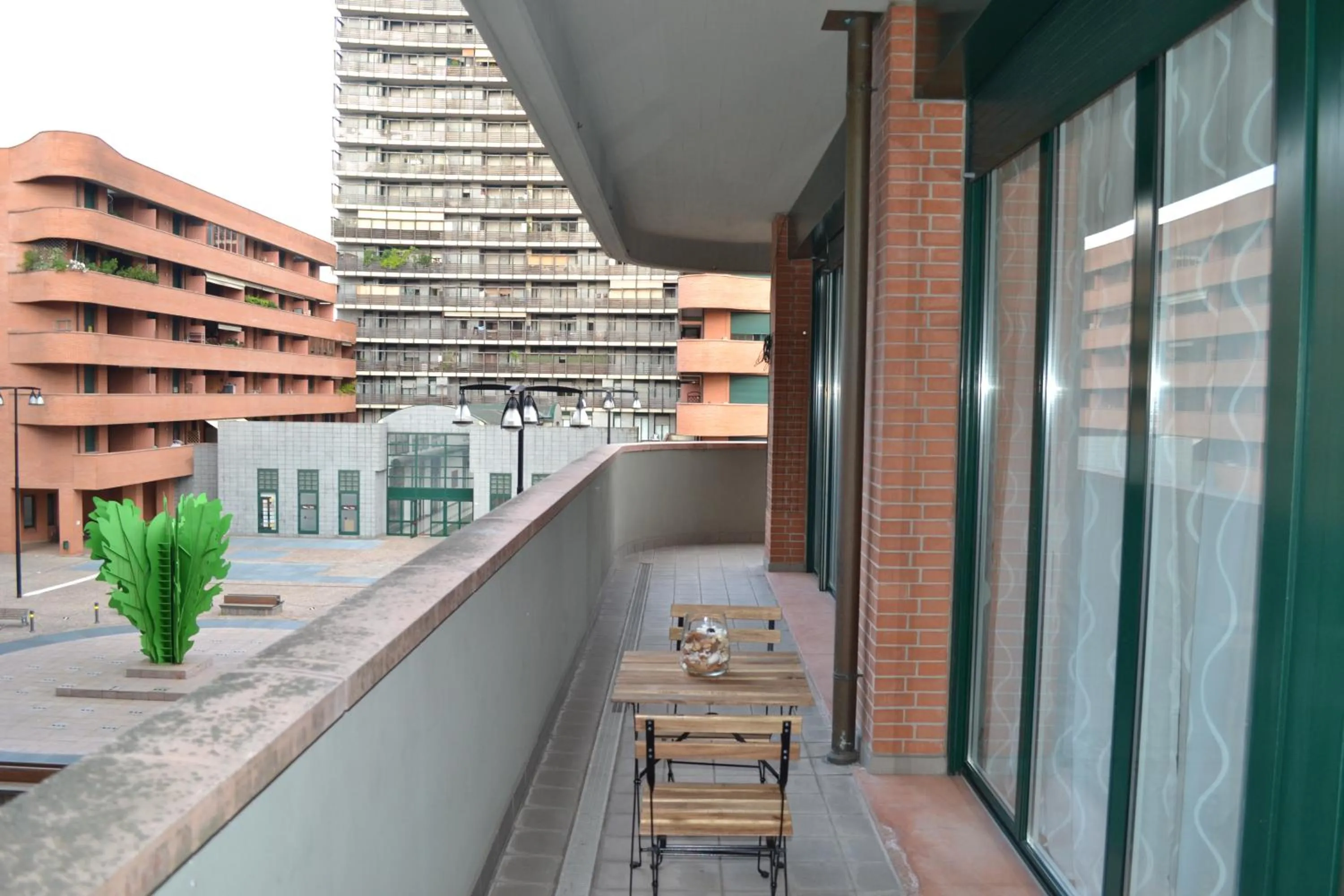 Balcony/Terrace in 4 Star Family & Friends Apt - Self Check-in