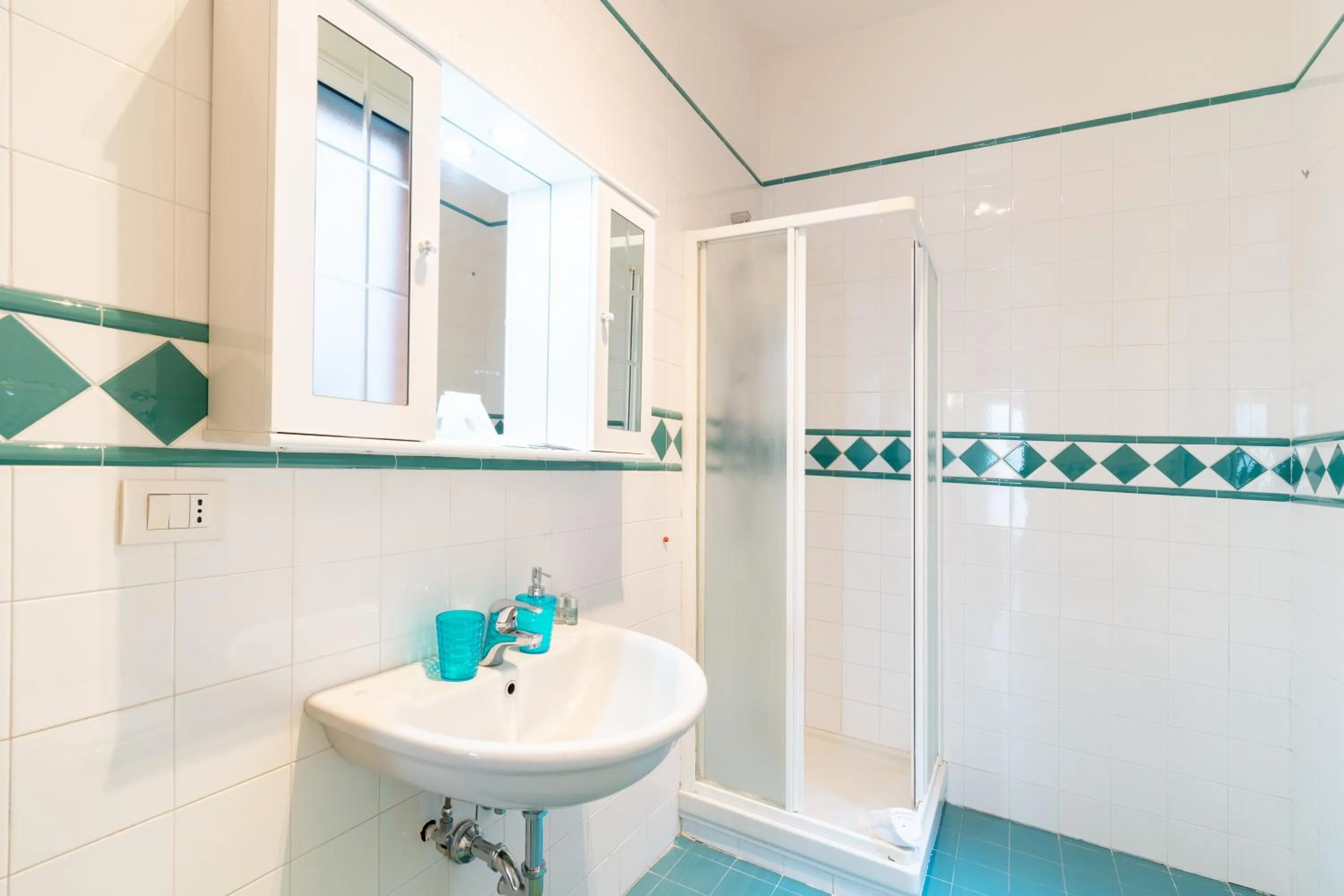 Bathroom in 4 Star Family & Friends Apt - Self Check-in