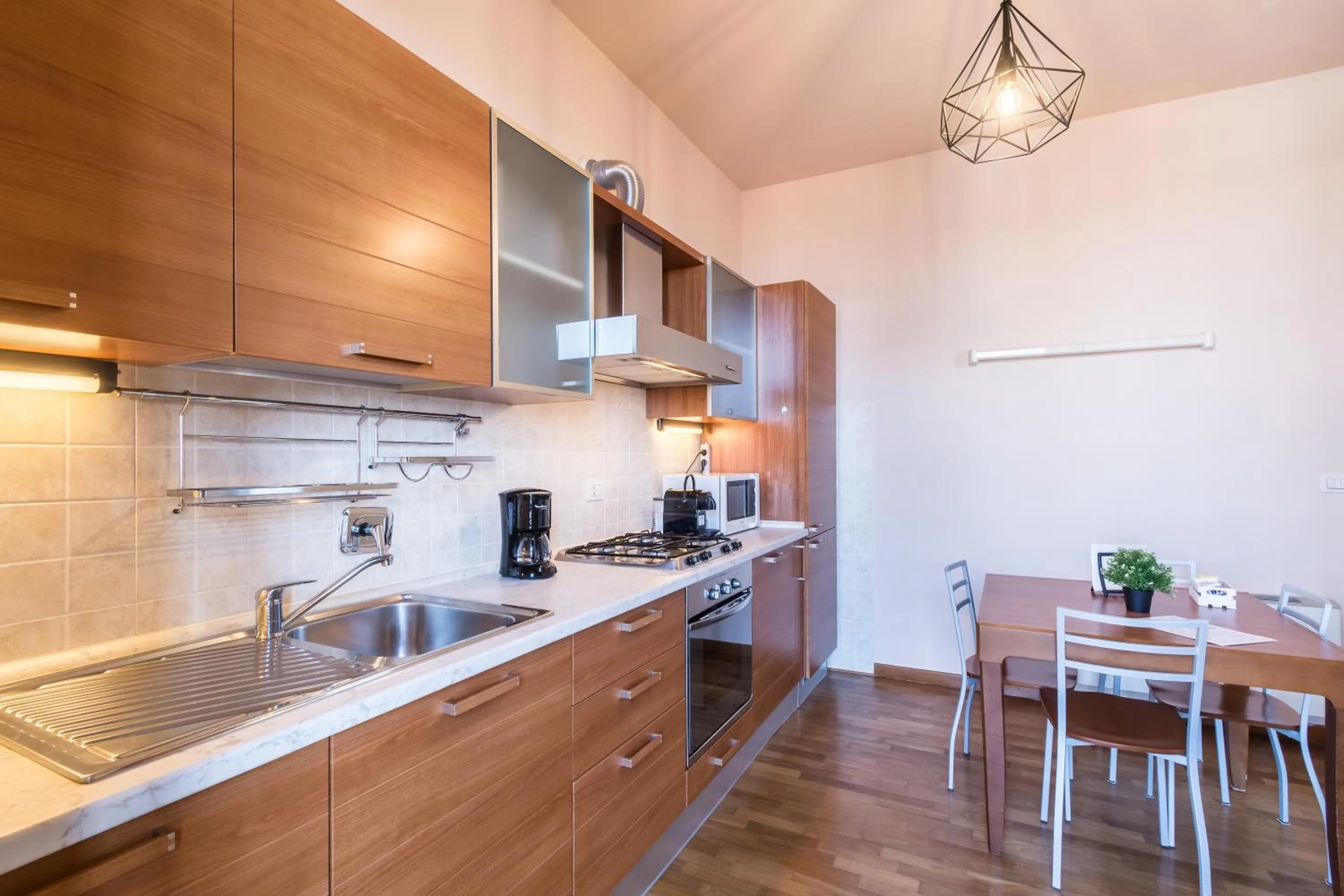 4 Star Family & Friends Apt - Self Check-in