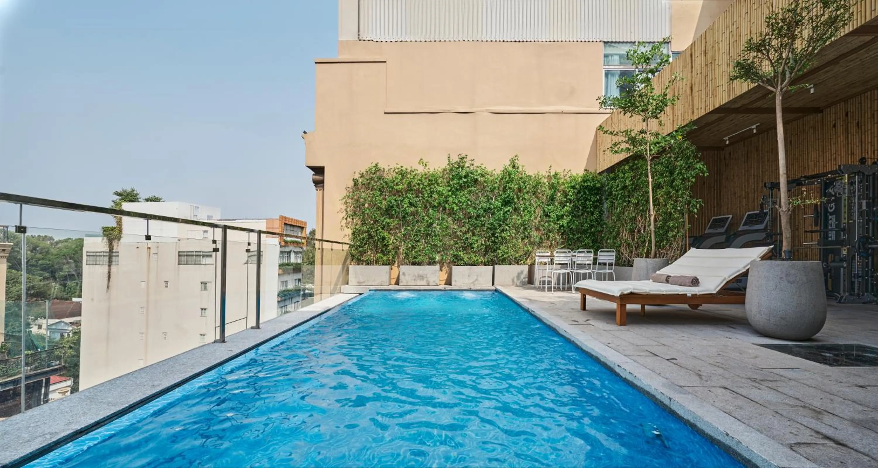 Restaurant/places to eat in Blue Diamond Hotel