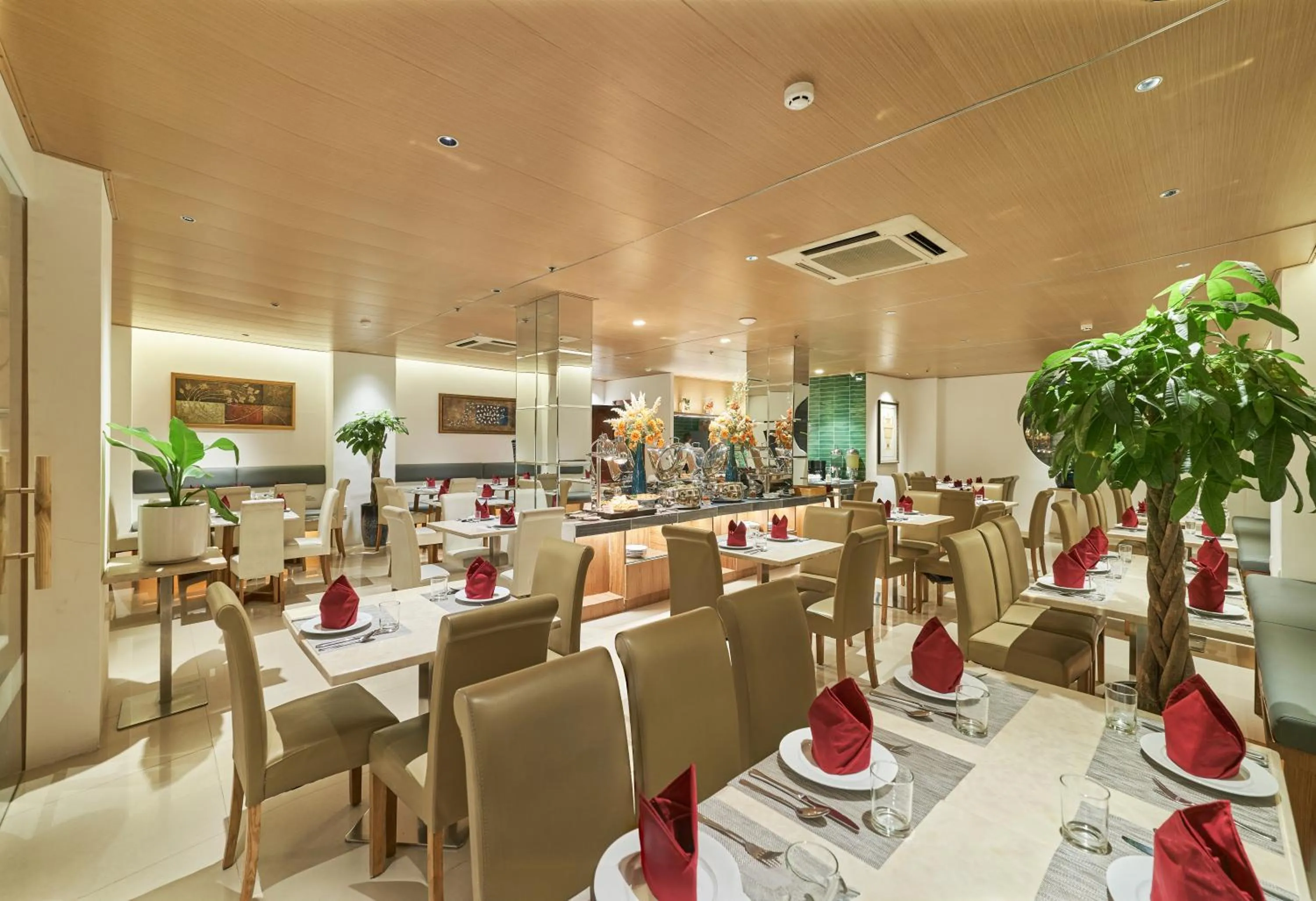 Restaurant/places to eat in Blue Diamond Hotel