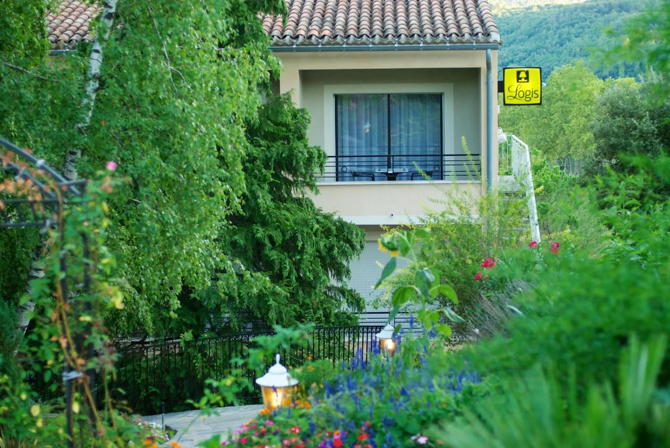 Facade/entrance in Logis Hotel Restaurant La Porte des Cévennes