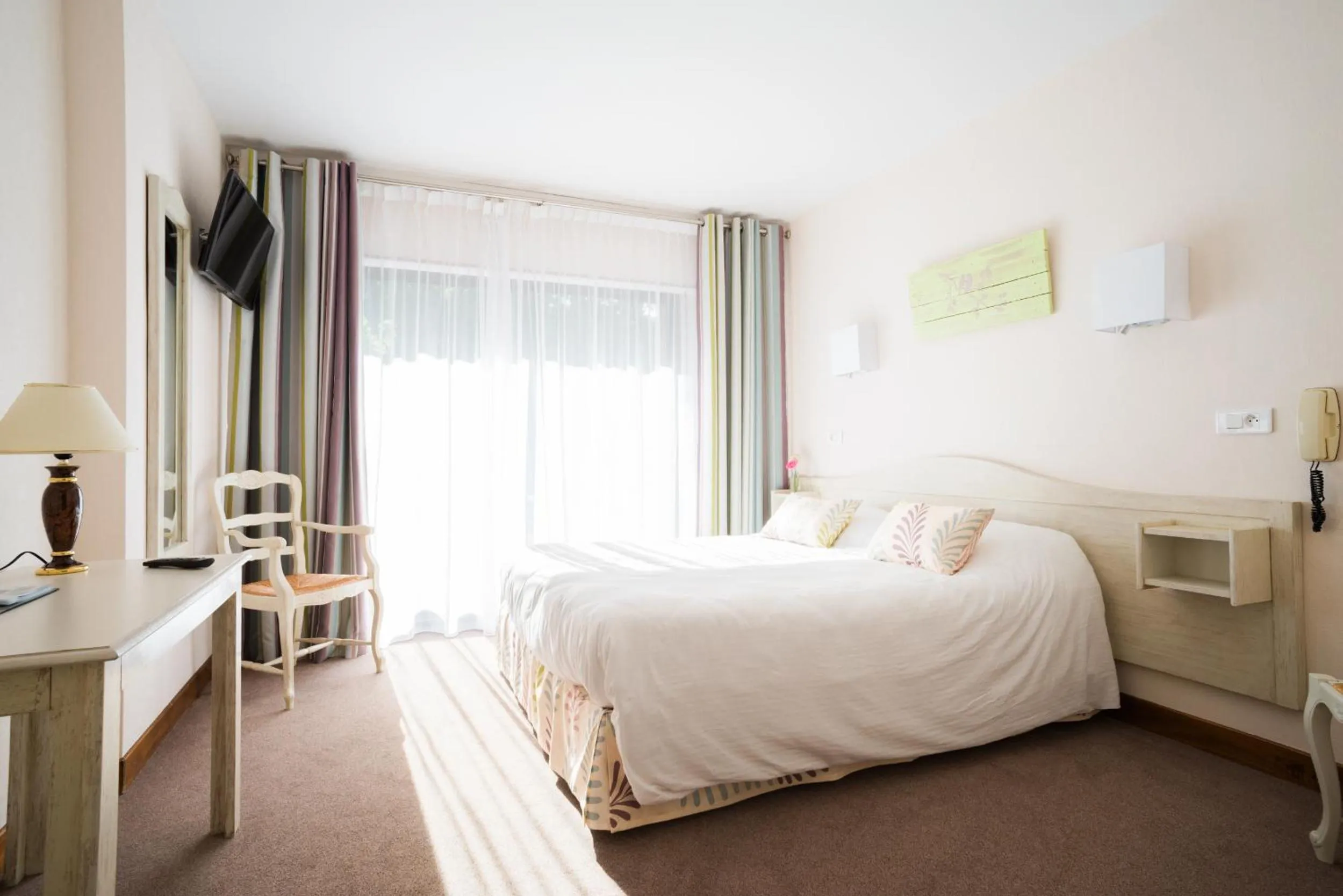 Bed in Logis Hotel Restaurant La Porte des Cévennes