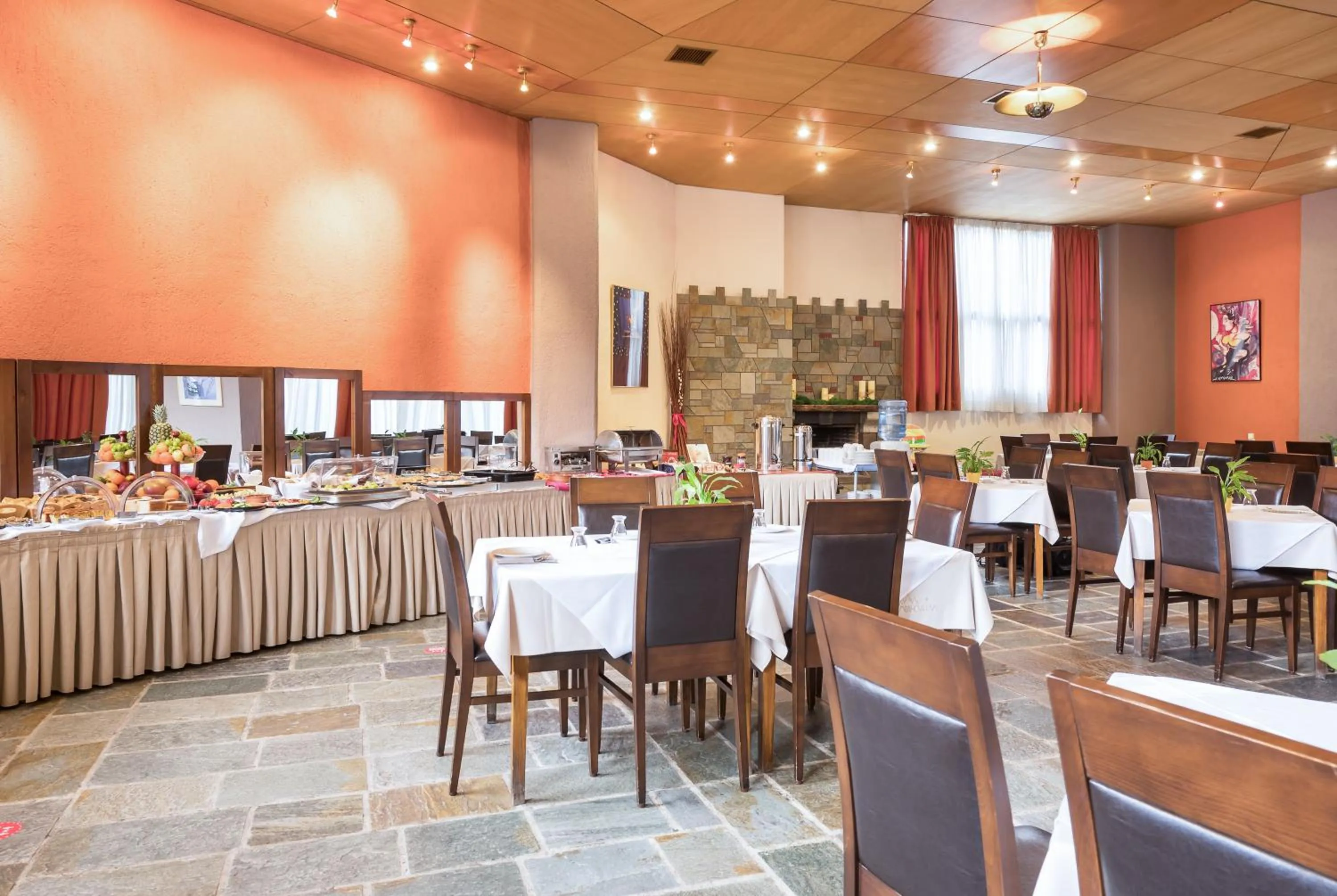 Restaurant/places to eat in Arahova Inn Hotel