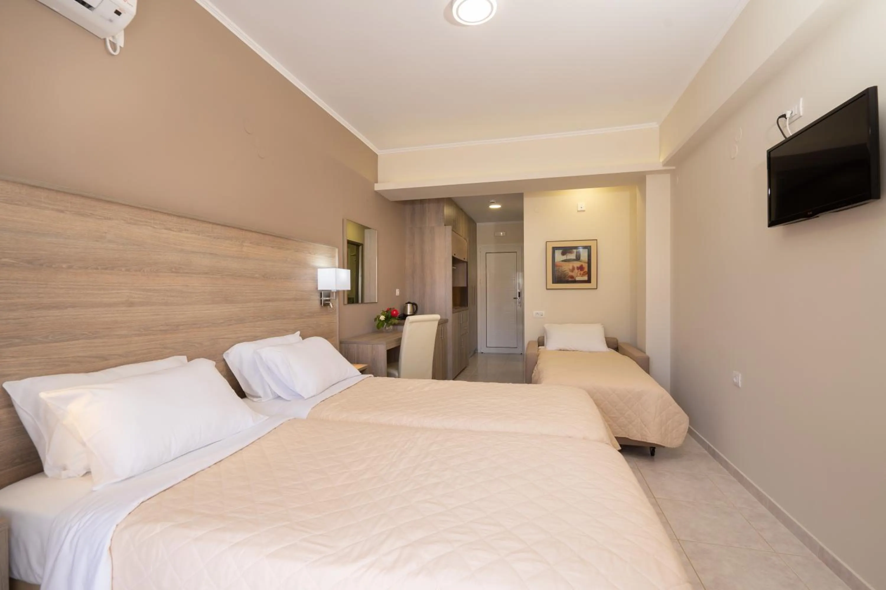 Photo of the whole room, Bed in Diamanto Complex