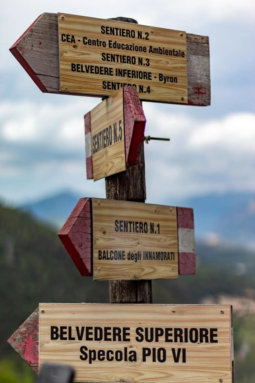 Nearby landmark in La Casa Rosa