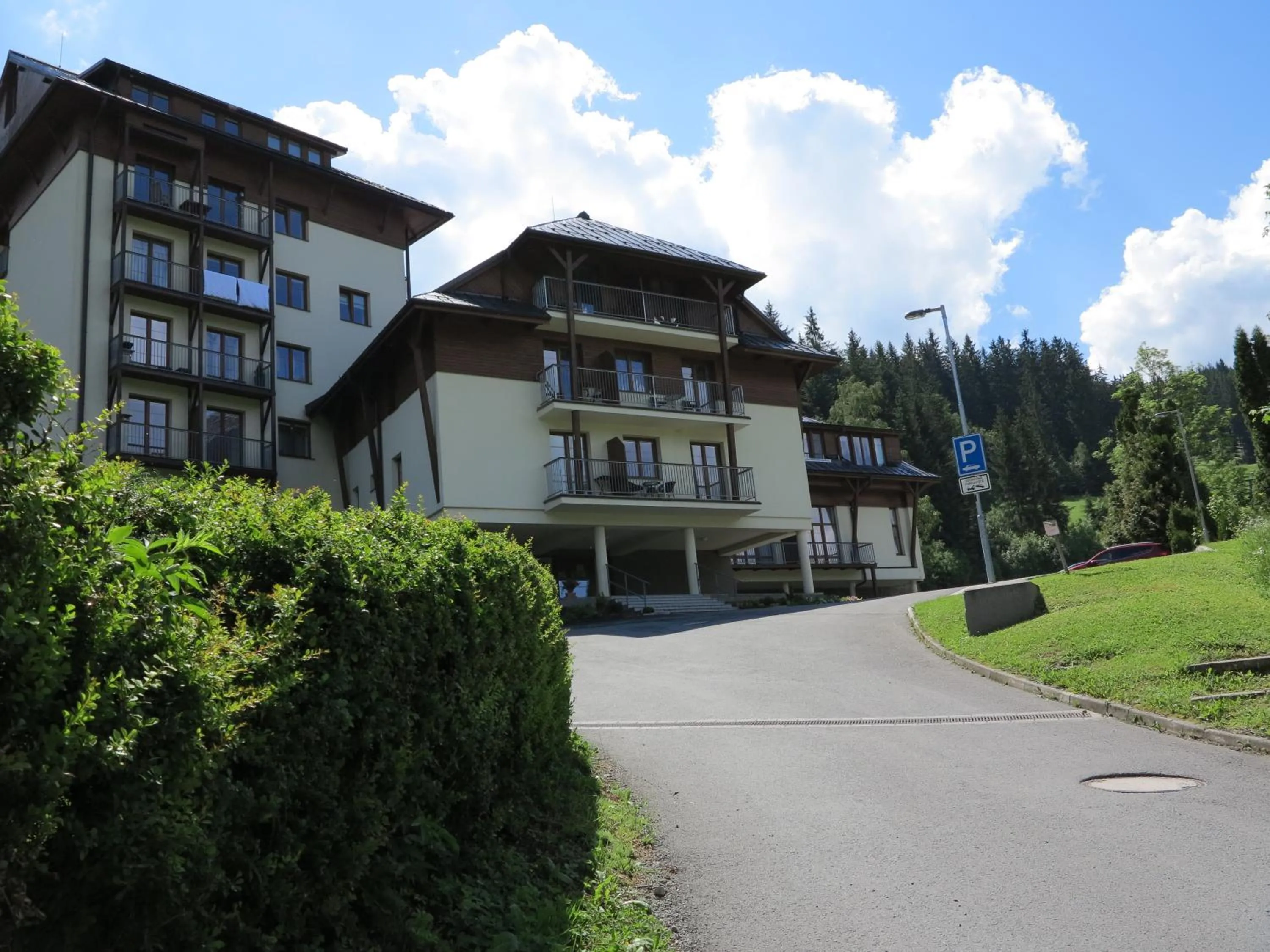 Property building in Apartman Razula