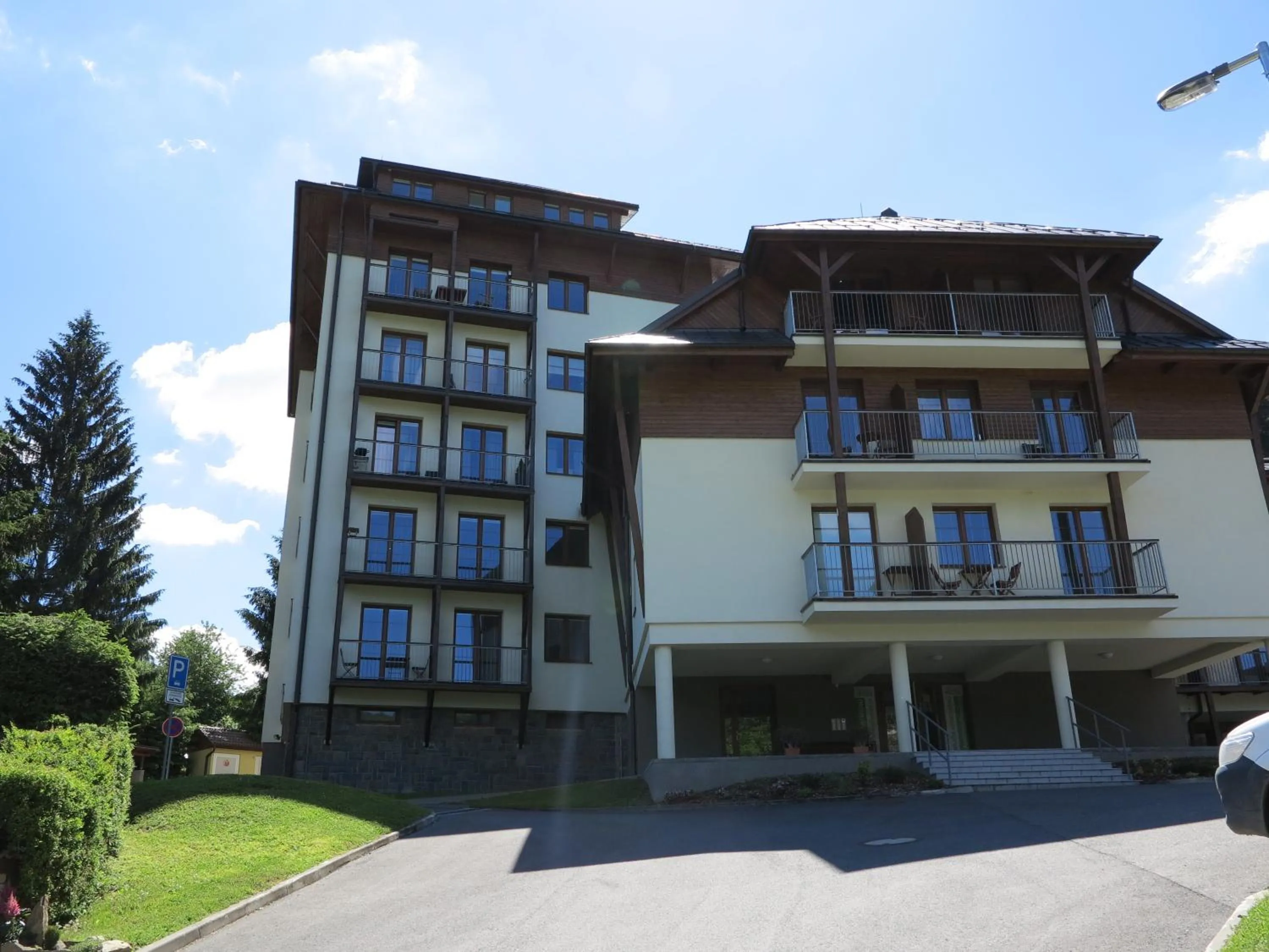 Property building in Apartman Razula