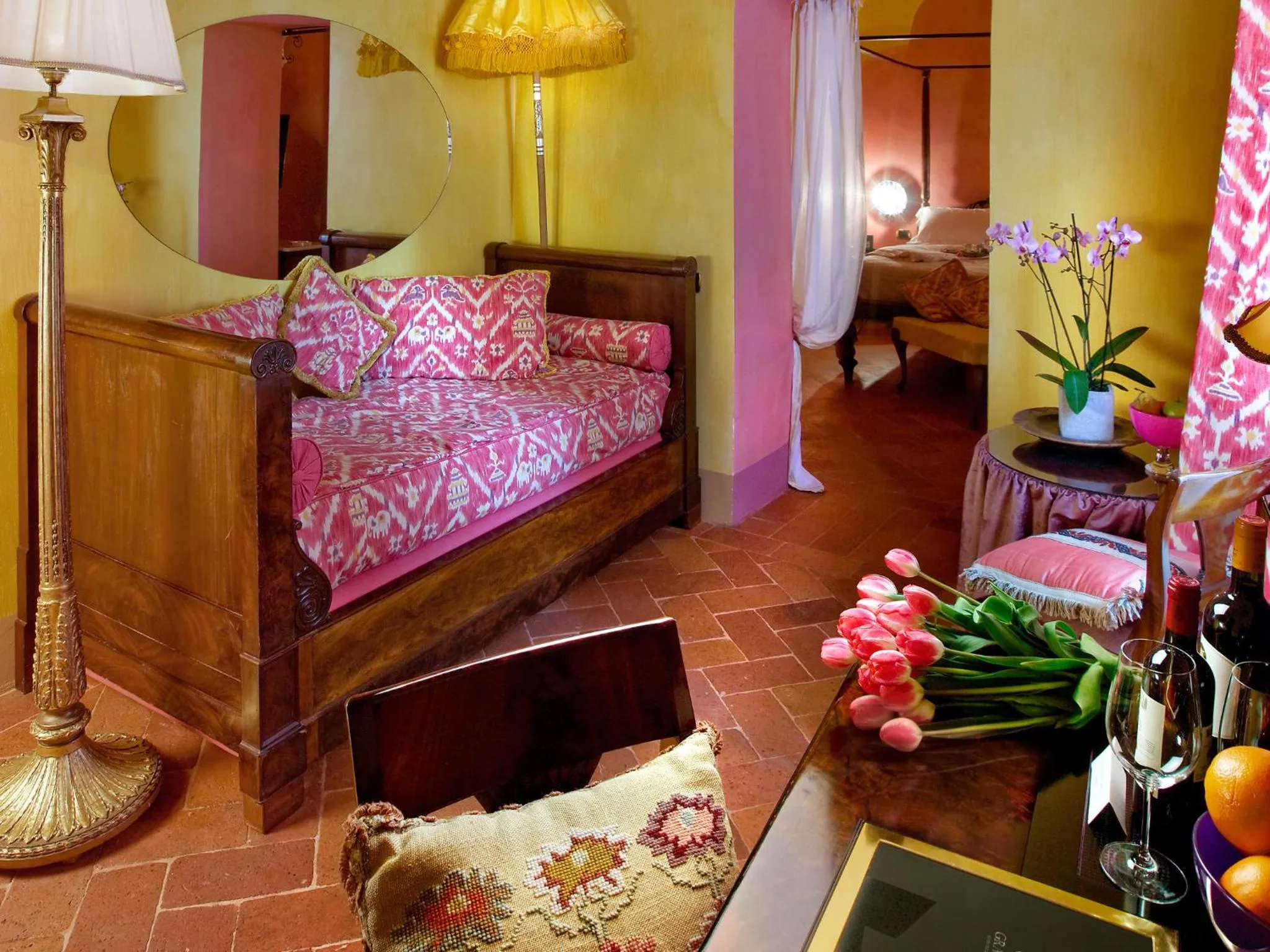 Coffee/tea facilities, Bed in Graziella Patio Hotel