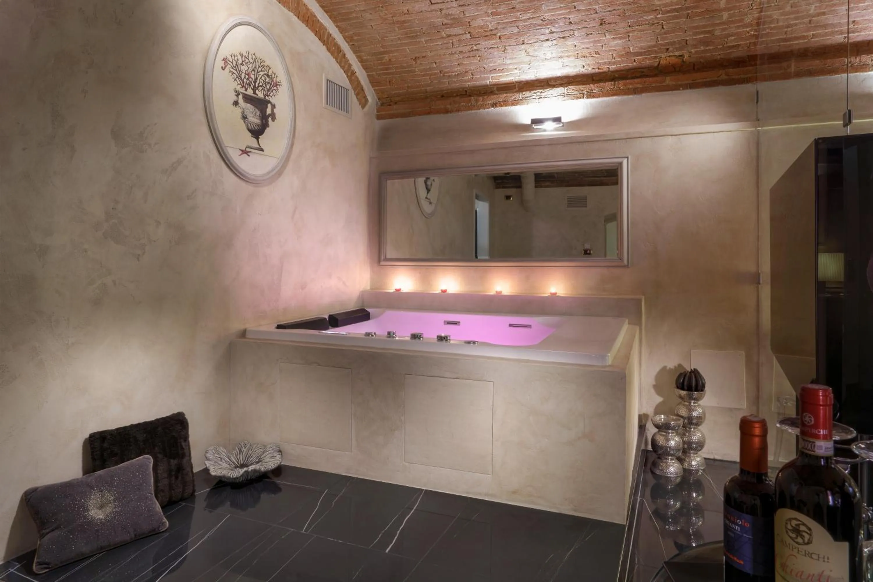 Hot Tub in Graziella Patio Hotel