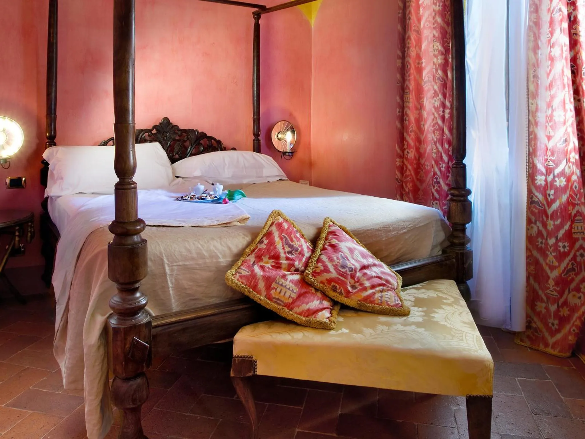 Decorative detail, Bed in Graziella Patio Hotel